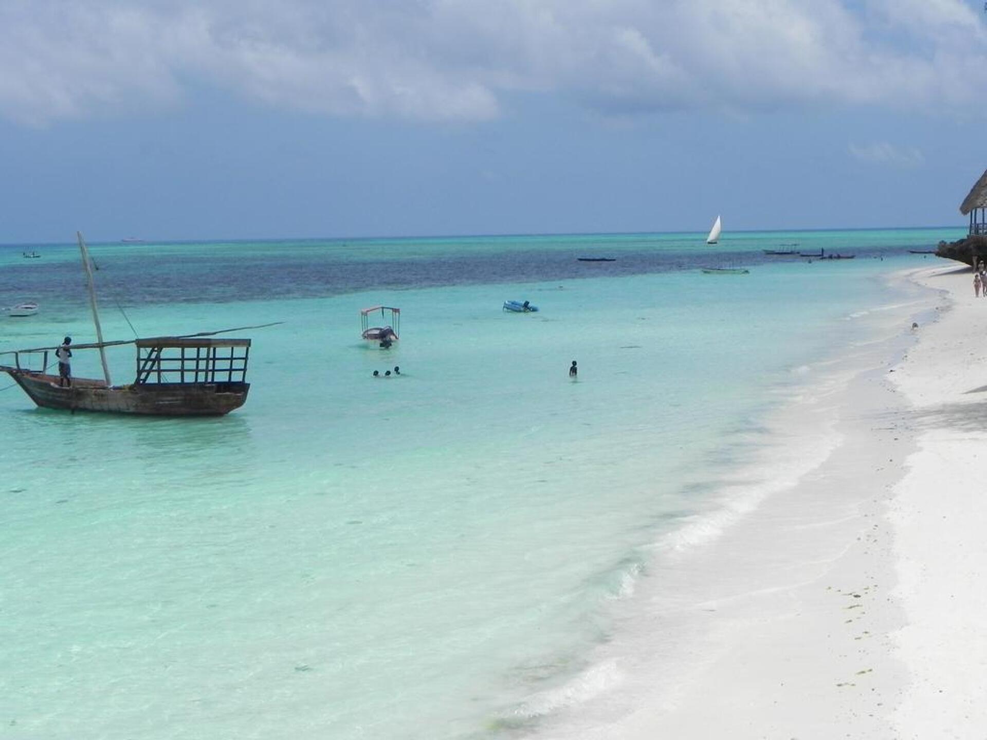 Langi Langi Beach Bungalows 2