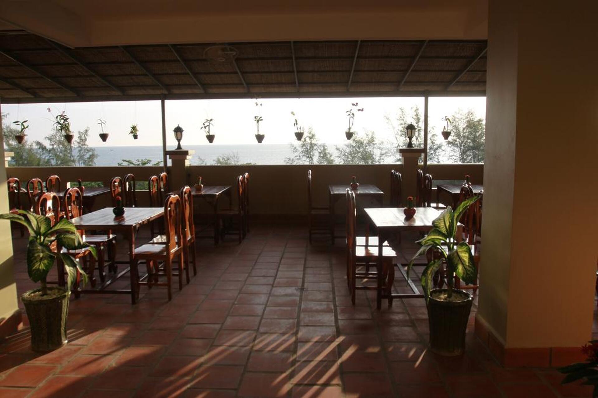 White Beach Hotel 3* 16