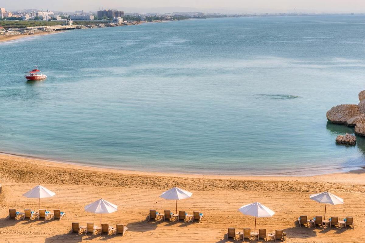 Crowne Plaza Muscat 4* 1