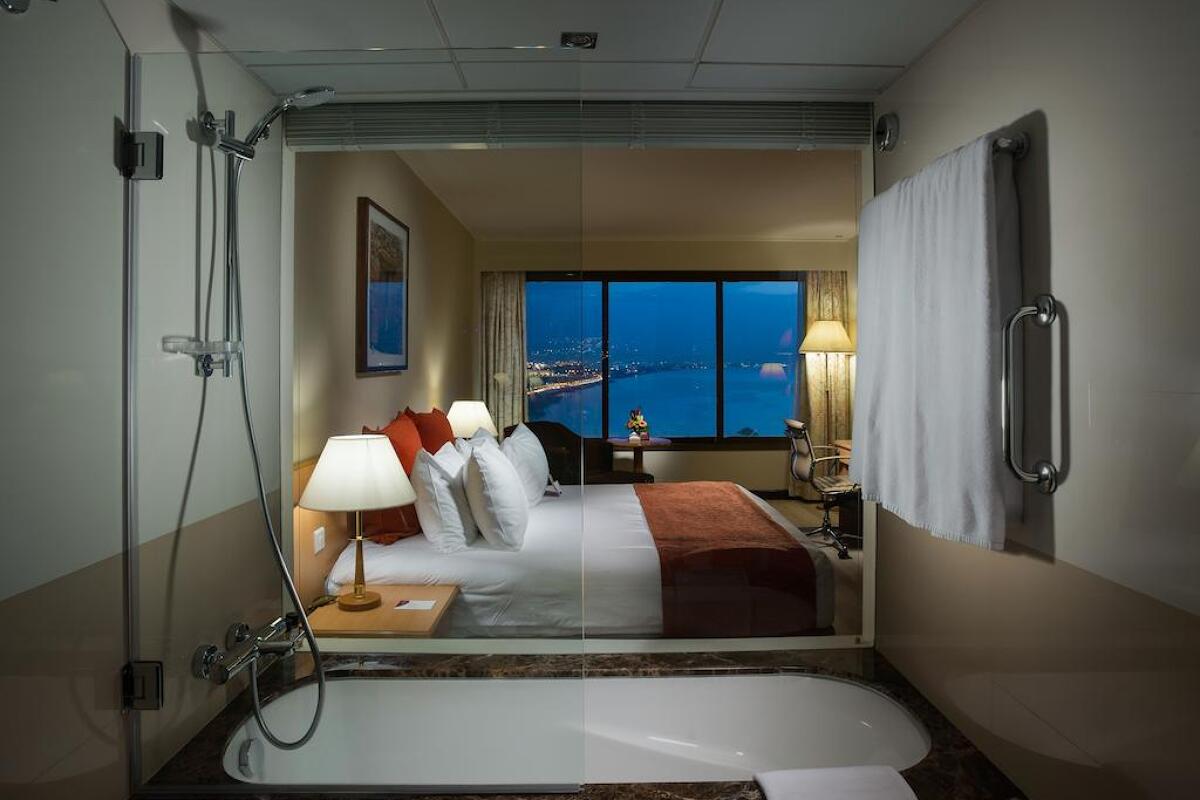 Crowne Plaza Muscat 4* 2