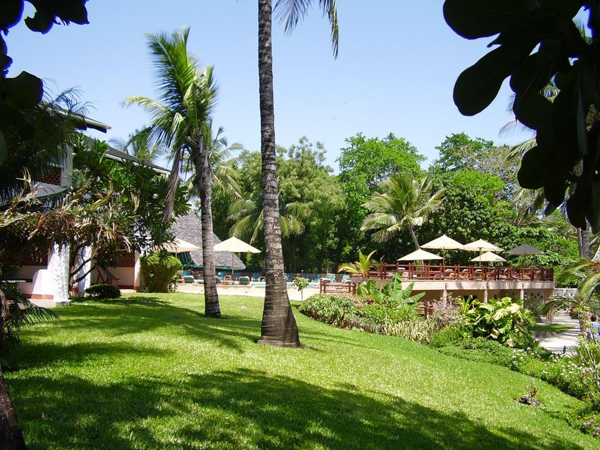 Pinewood Beach Resort & Spa 16