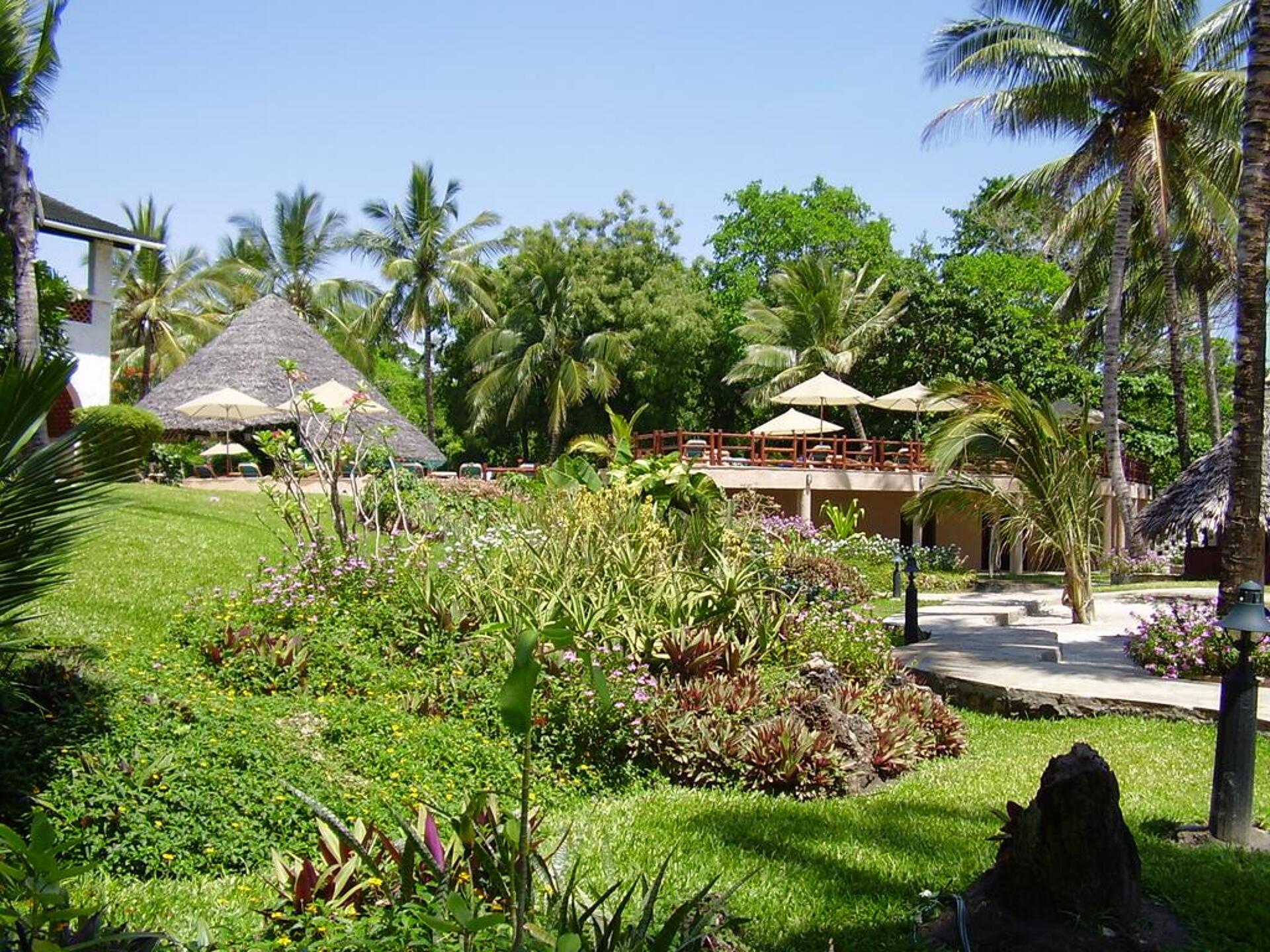 Pinewood Beach Resort & Spa 15