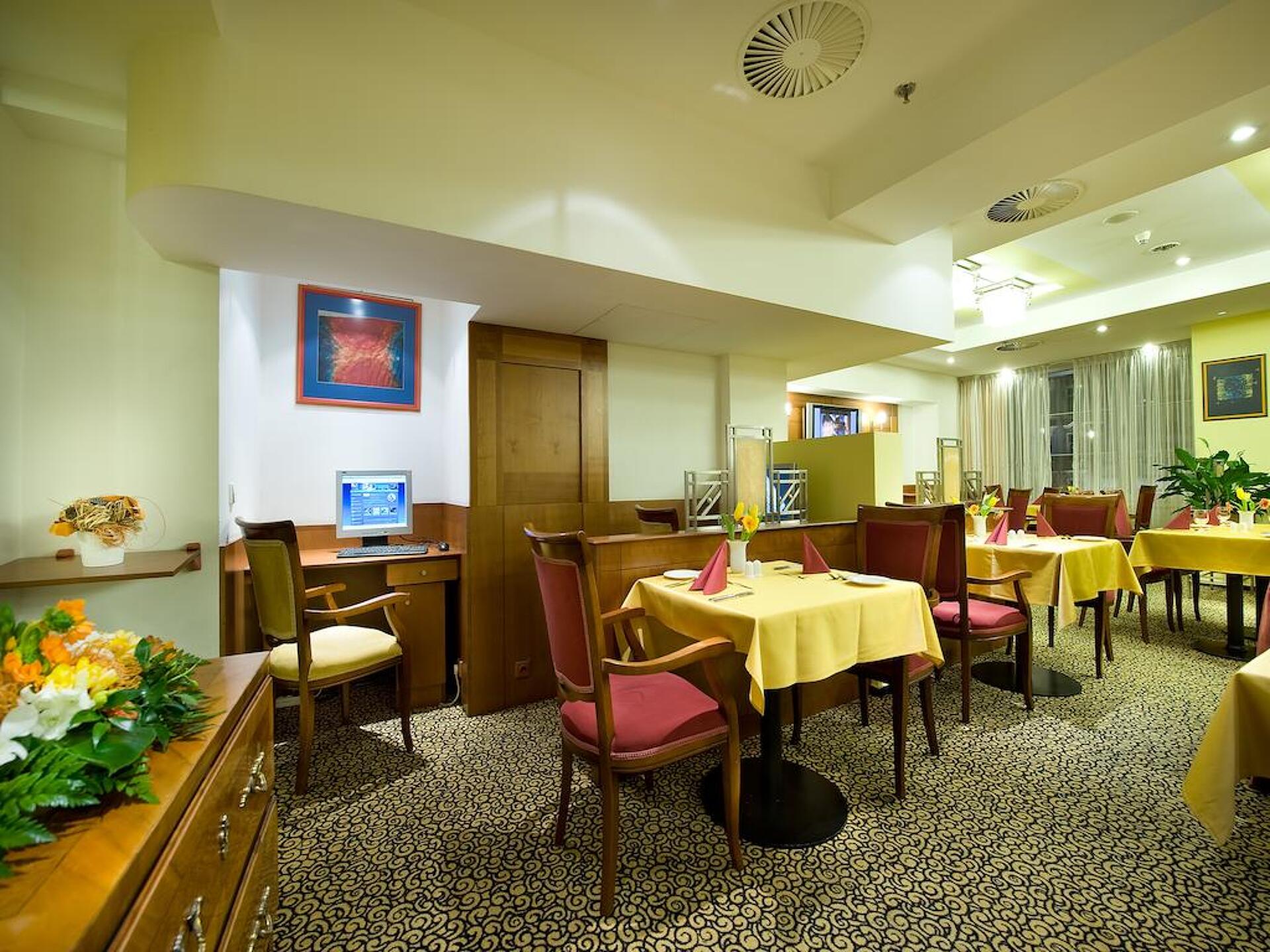 Ramada Prague City Centre 10