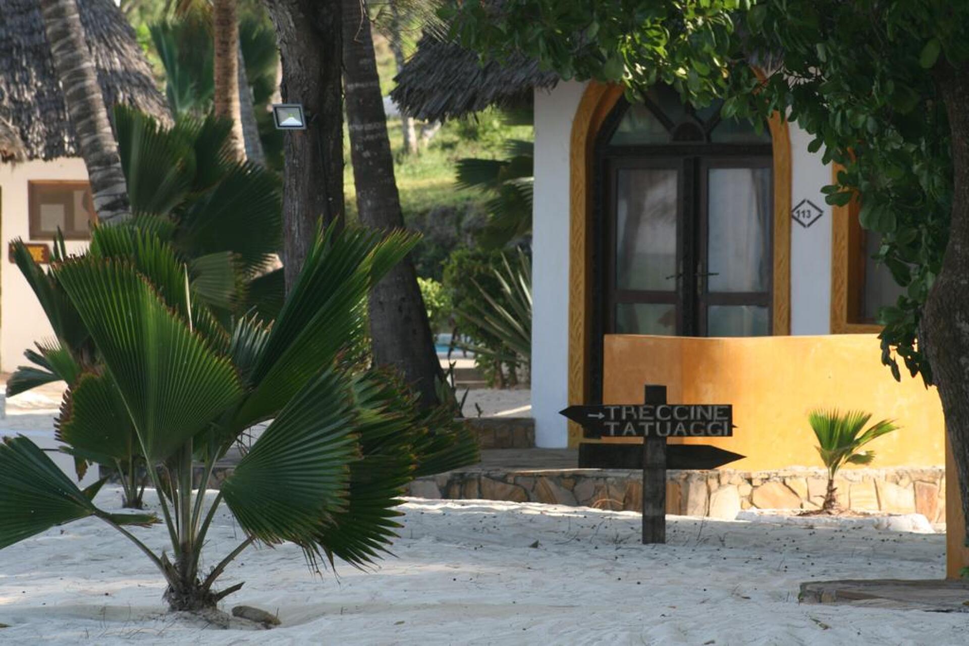 Coral Reef Resort 3* 6