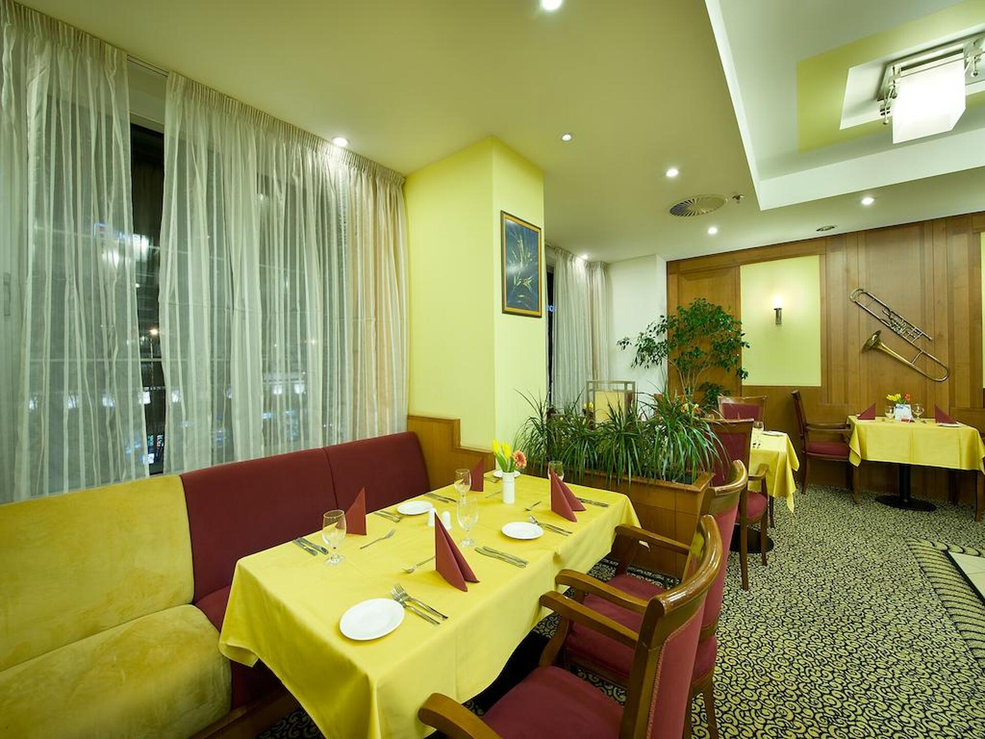 Ramada Prague City Centre 12
