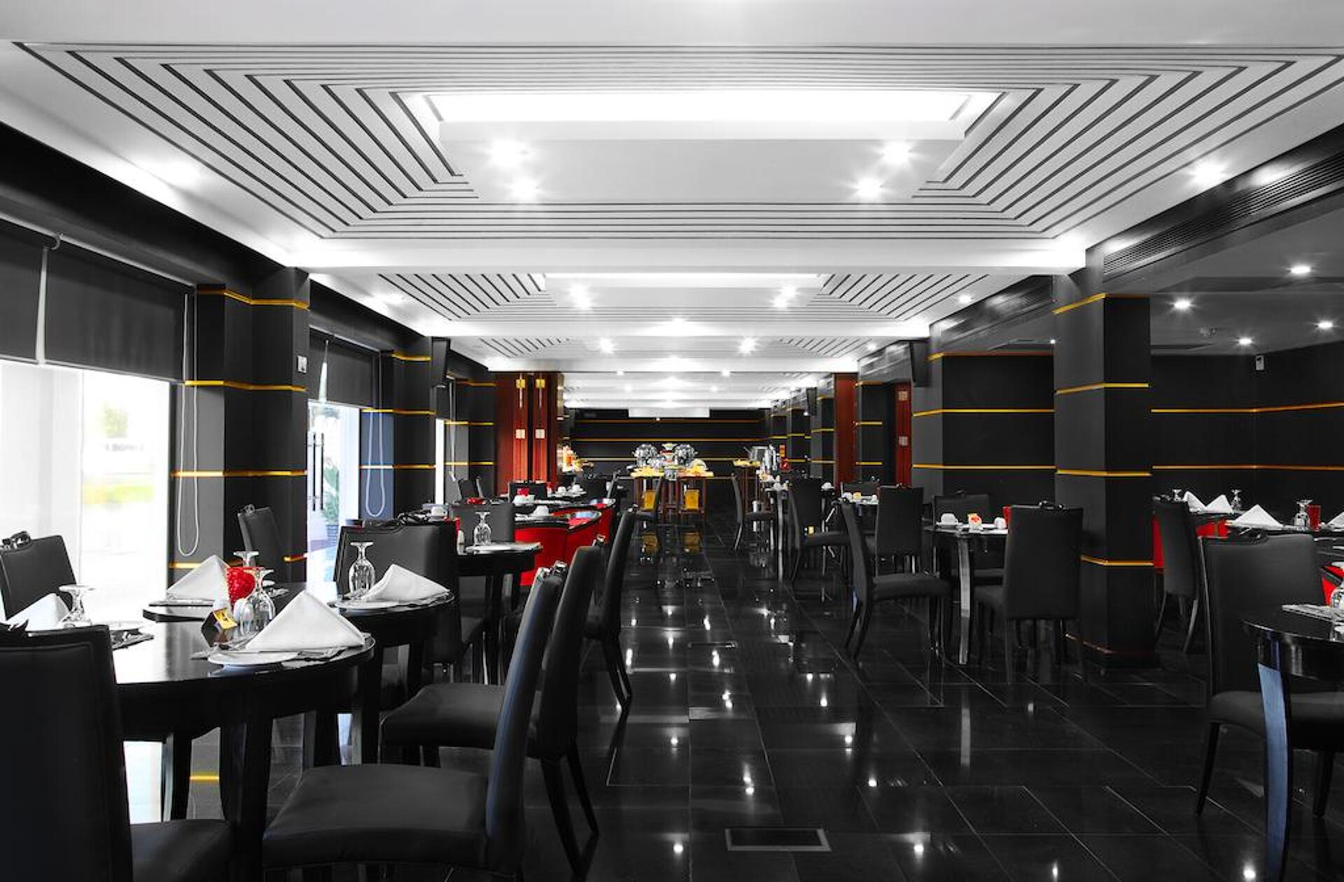 Ramada Qurum Beach 4* 3
