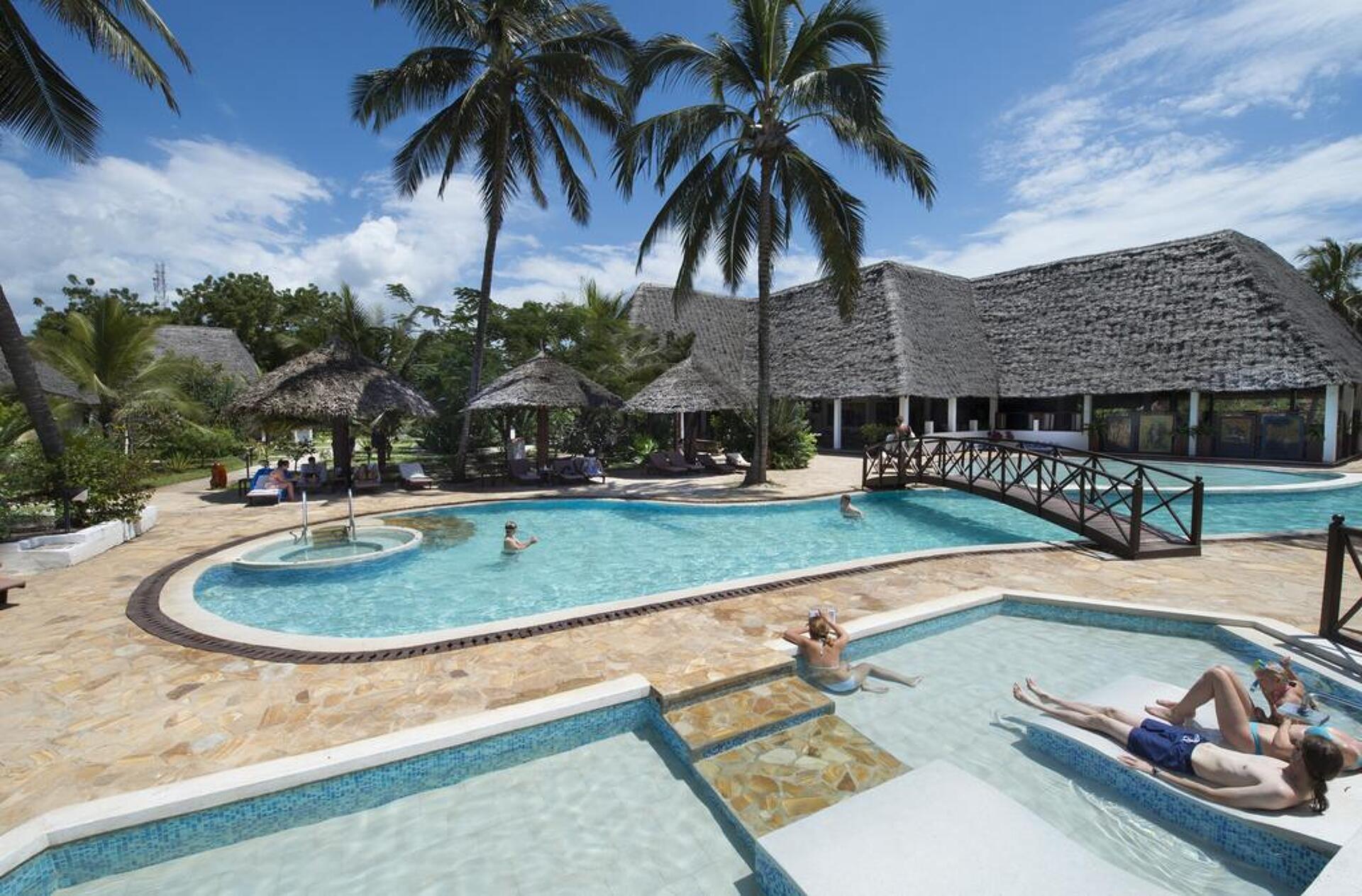 Uroa Bay Beach Resort 4* 1
