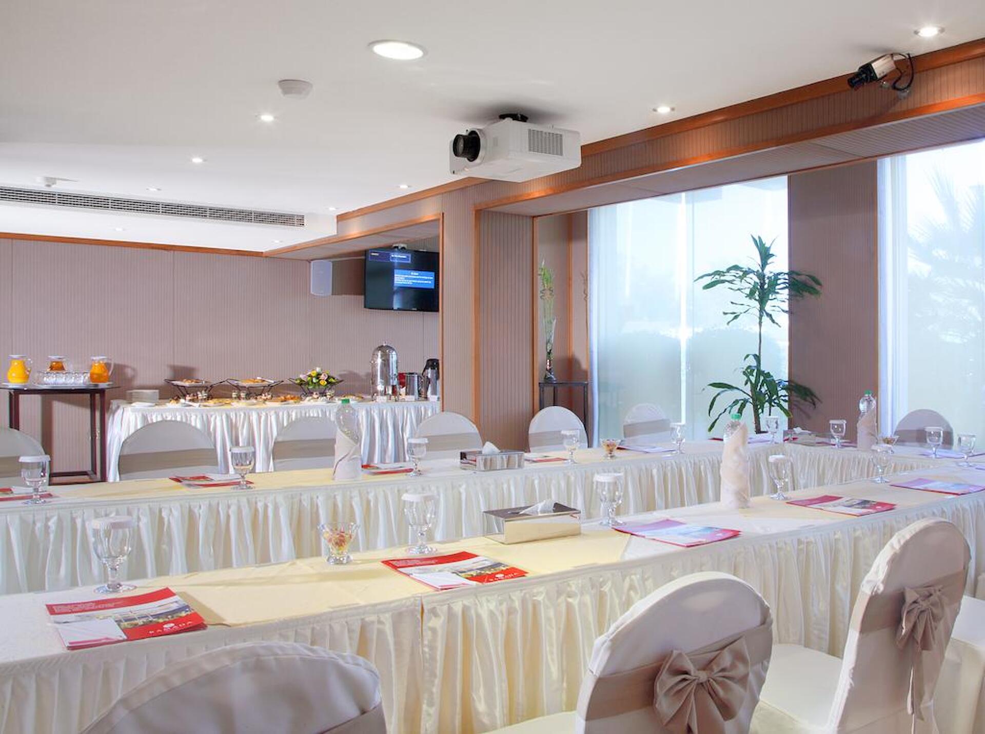 Ramada Qurum Beach 4* 18