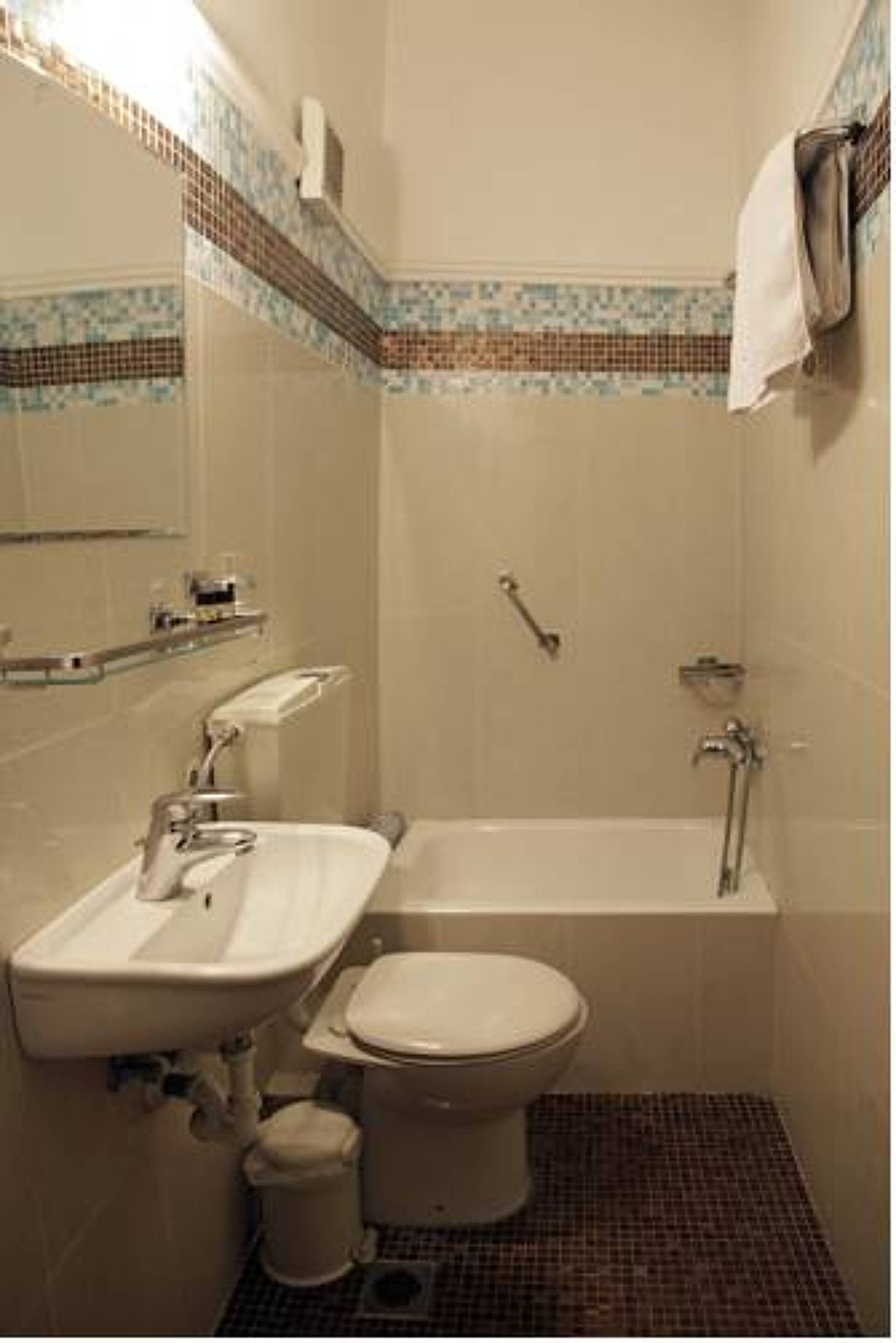 Pella Hotel 2* 13