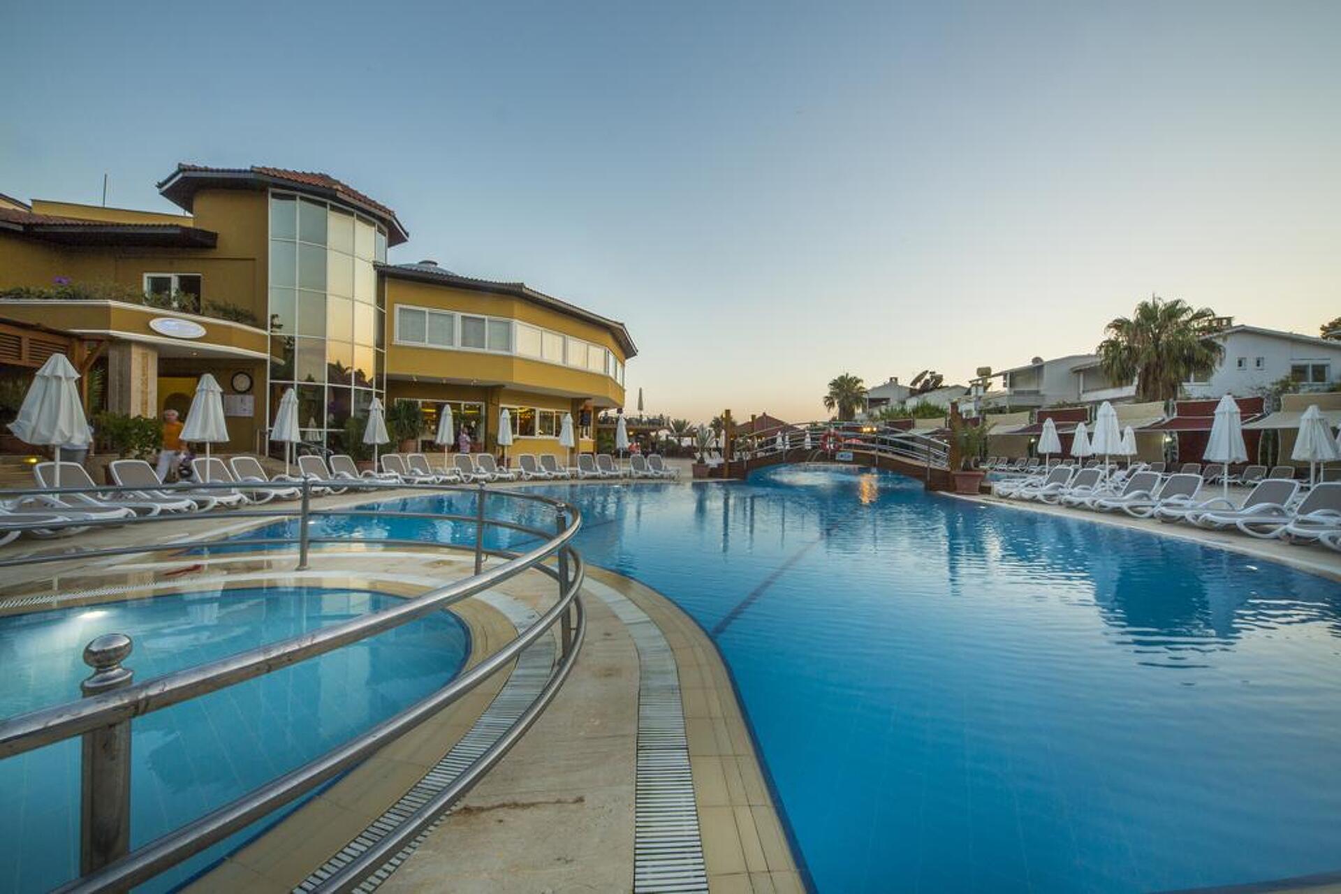 Club Dizalya 16