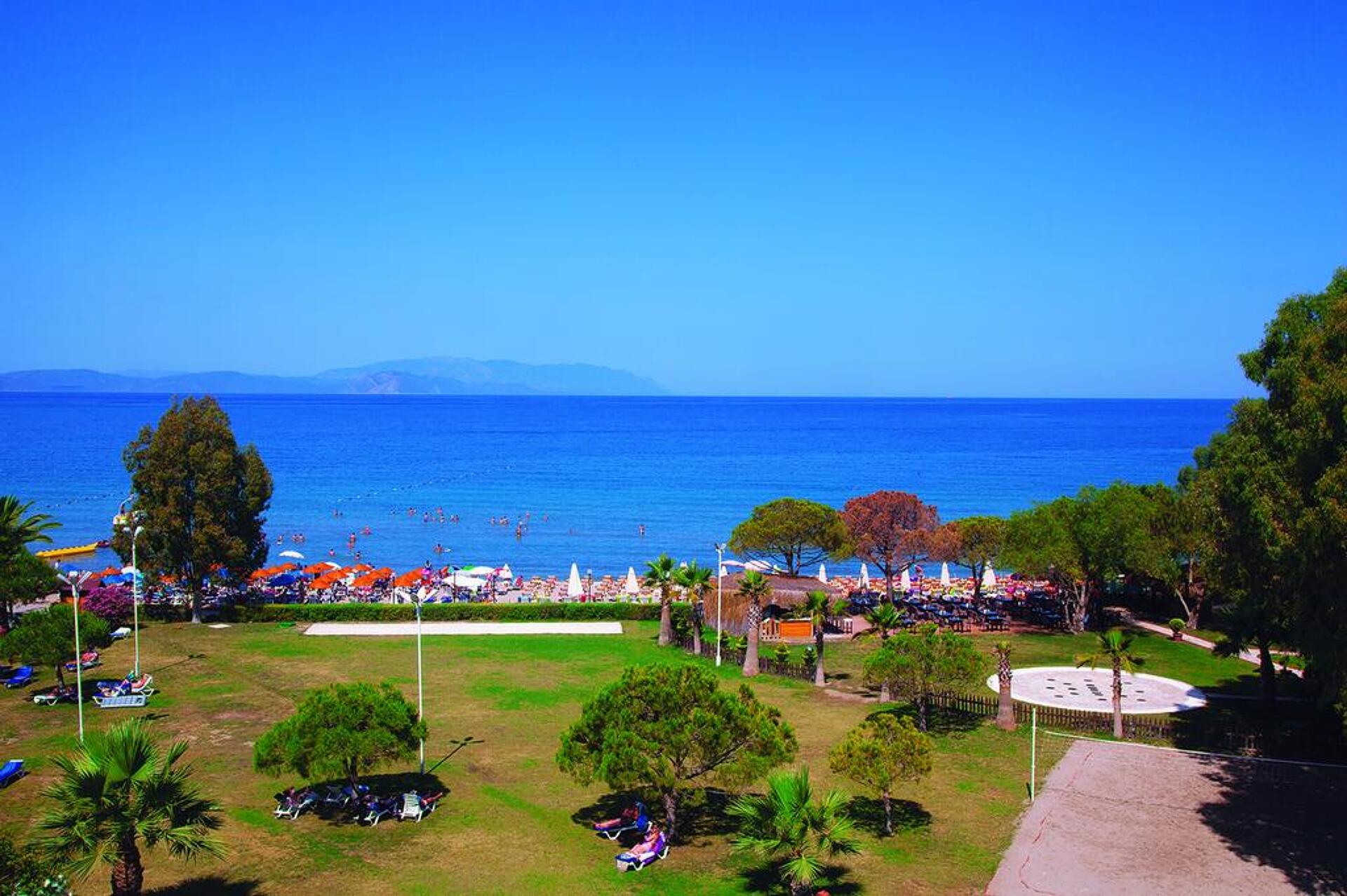 Batihan Beach Resort & Spa 4* 5