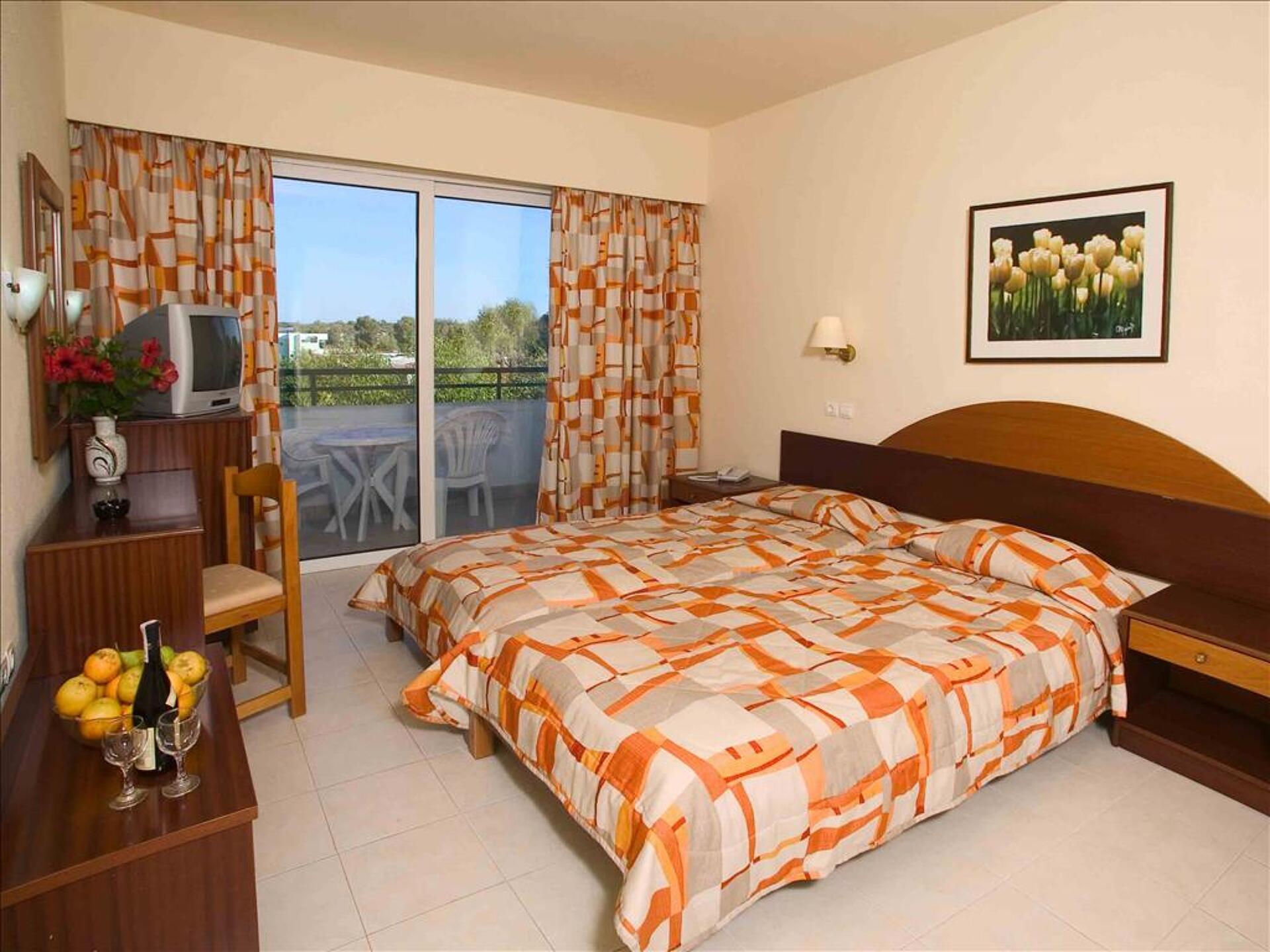 Marathon Hotel 3* 25