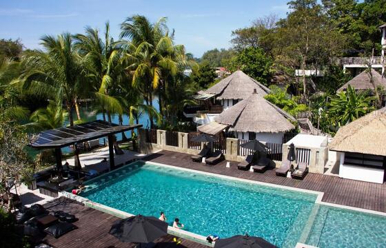 Aana Resort & Spa