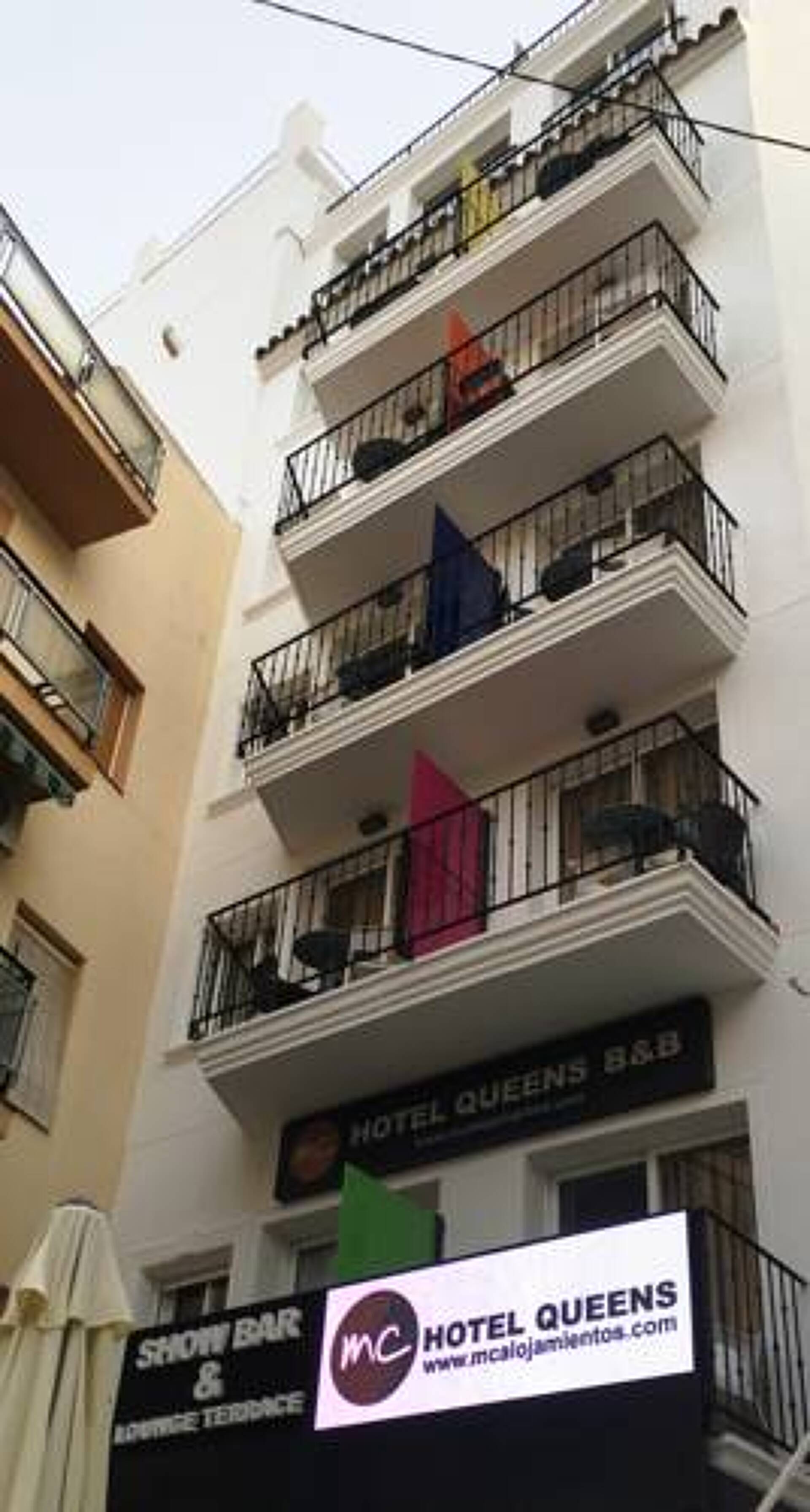 Queens 3* 9