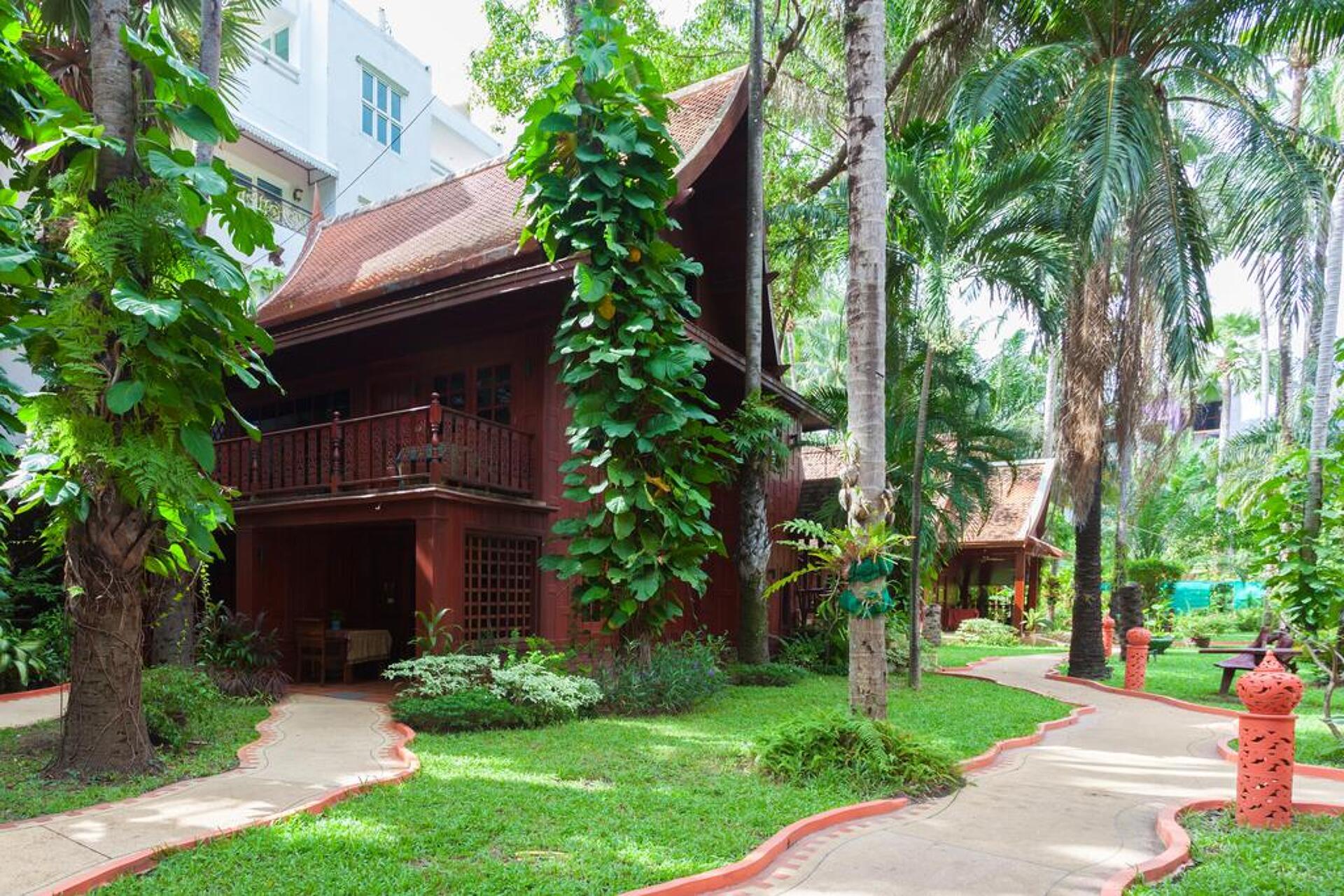 Royal Phawadee Village 4* 10