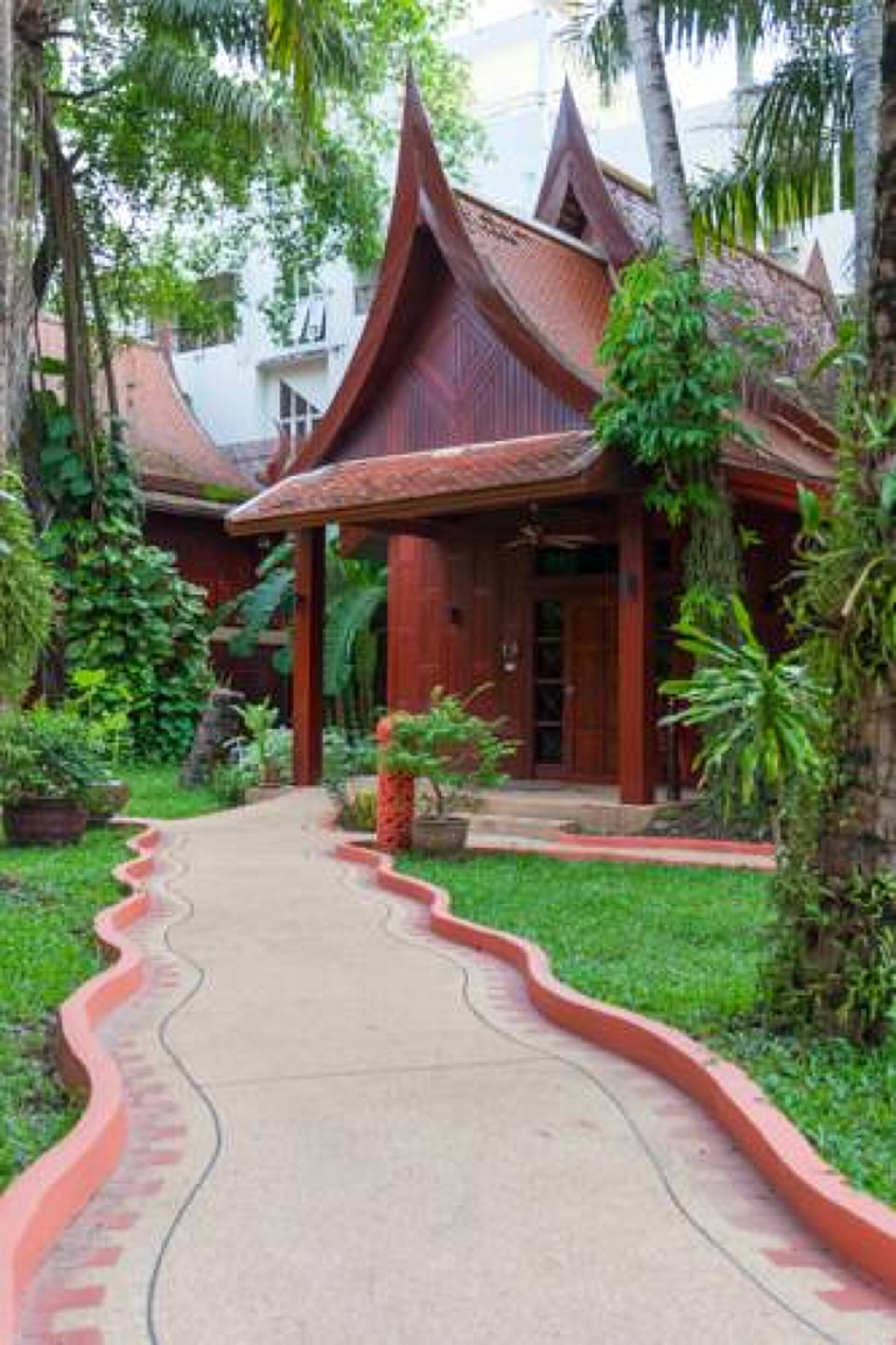 Royal Phawadee Village 4* 9