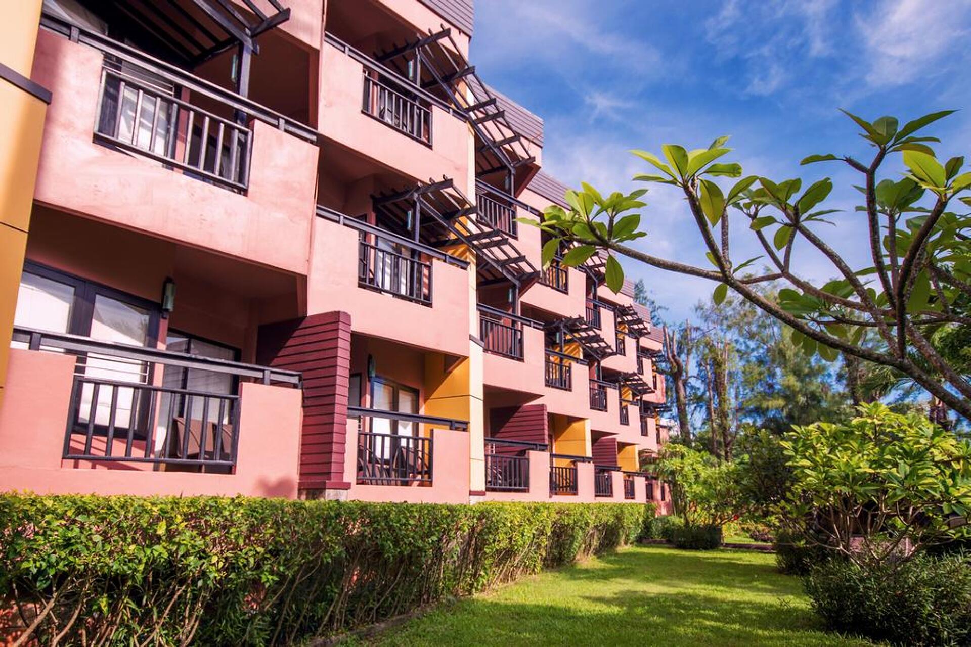 Phuket Island View 3* 6