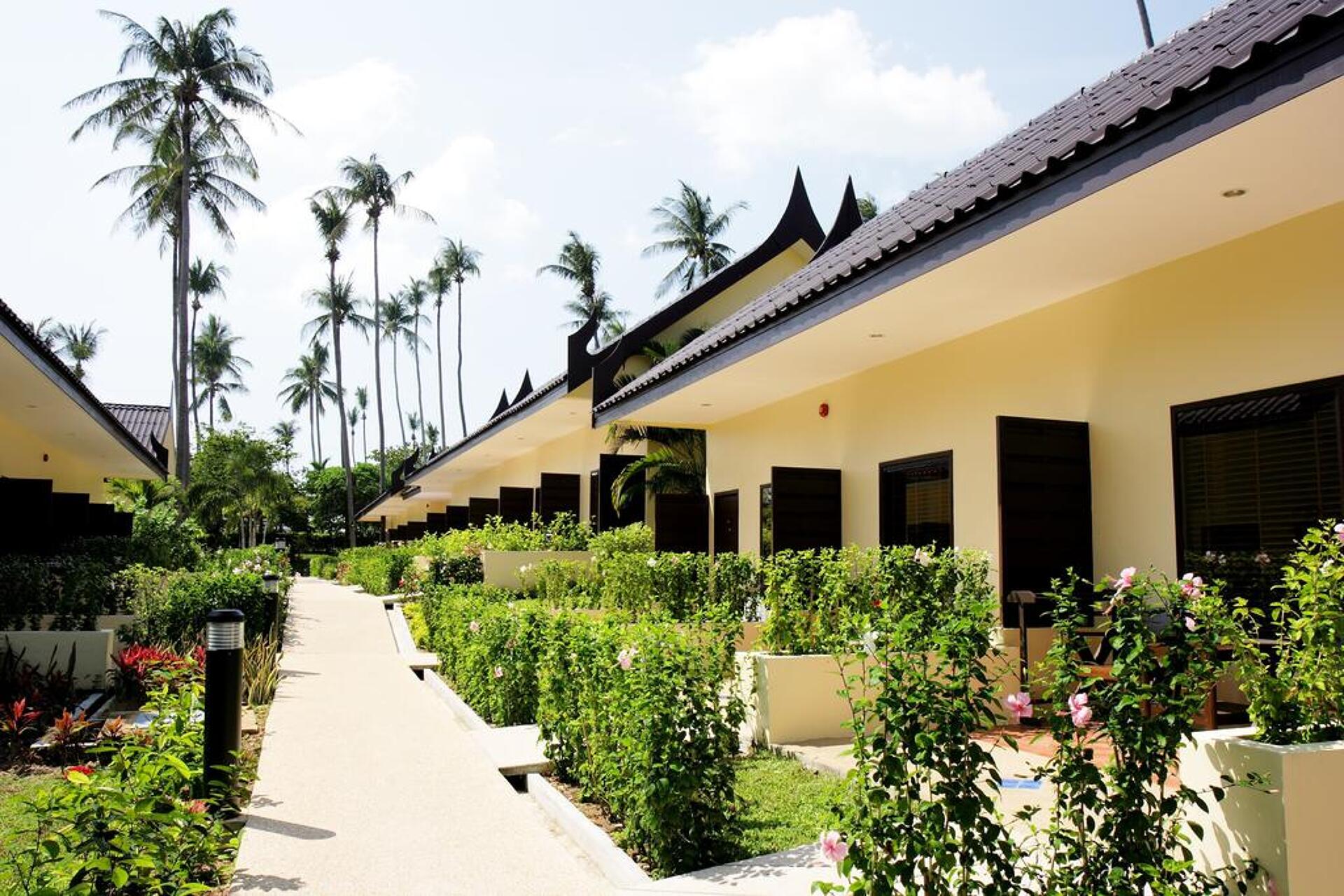 All Seasons Naiharn Phuket 3* 5