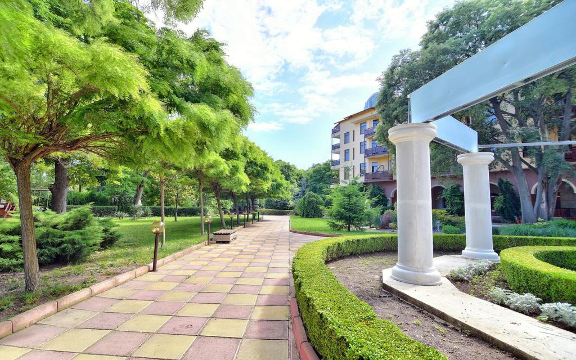 Estreya Palace 12