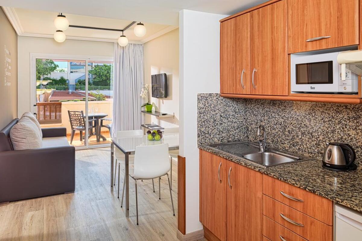 H10 Mediterranean Village 4* 2
