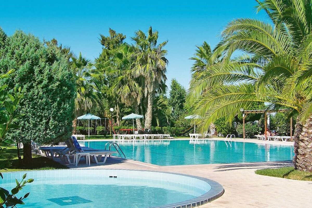 Nina Beach Hotel  3* 0