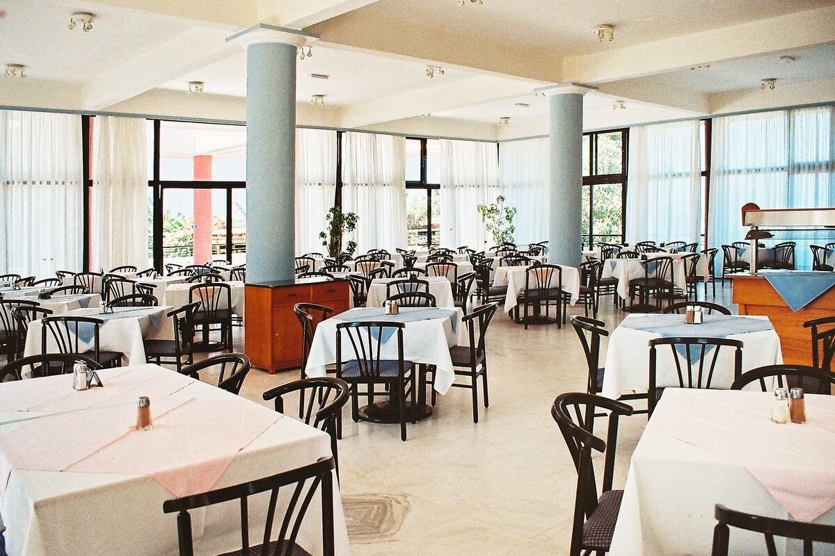 Nina Beach Hotel  3* 2