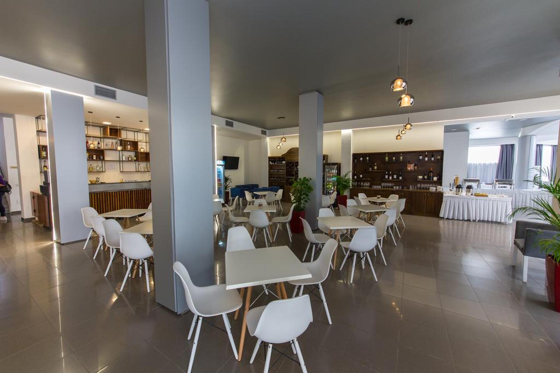 ALER Luxury Resort Durres  4* 10