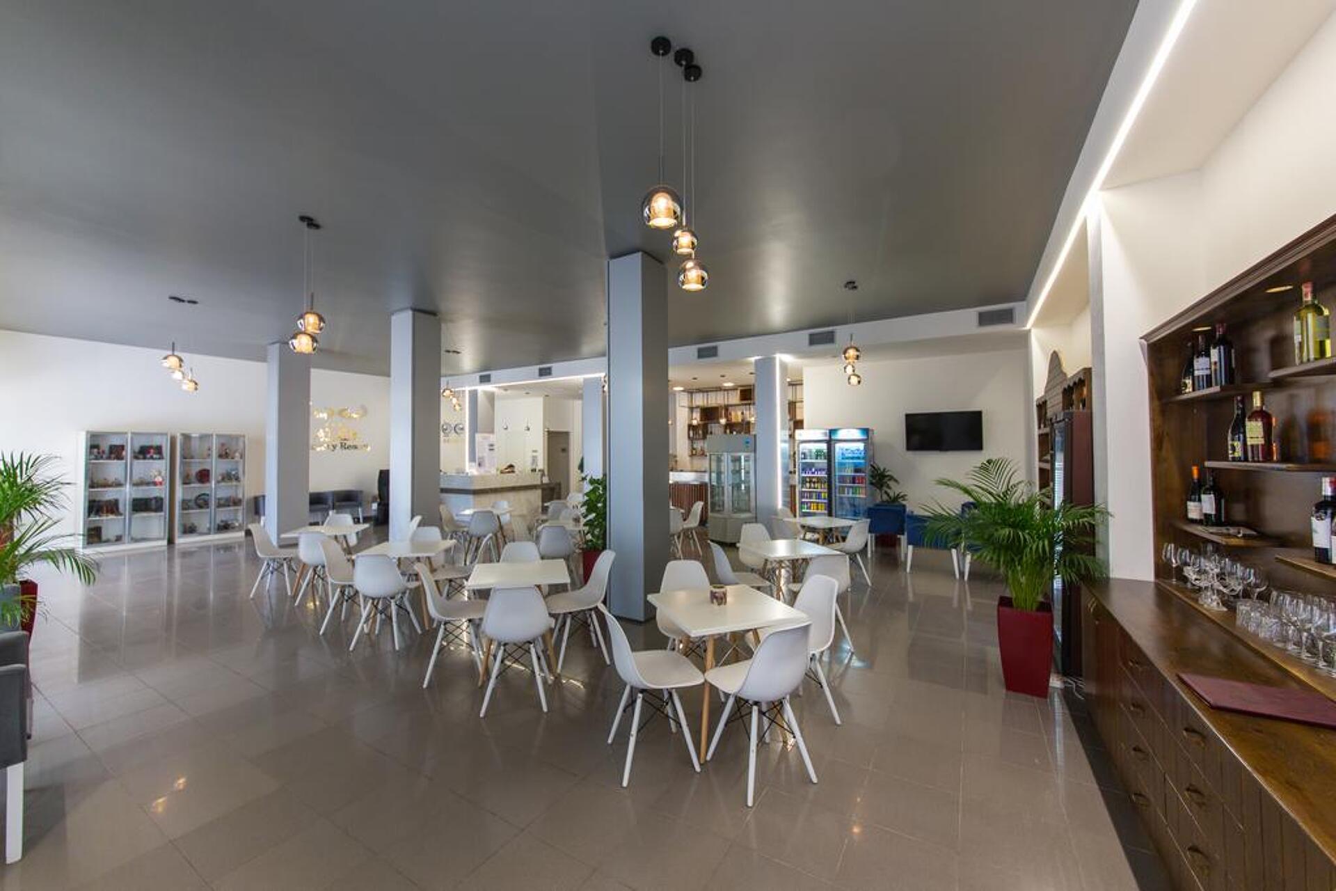 ALER Luxury Resort Durres  4* 8