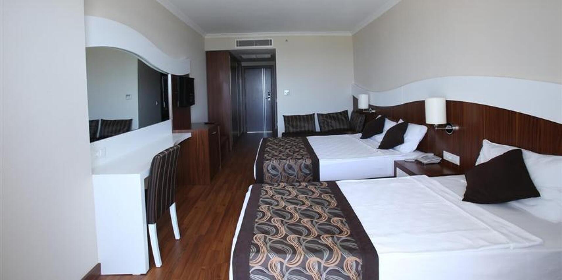 Throne Beach Resort & Spa 5* 7