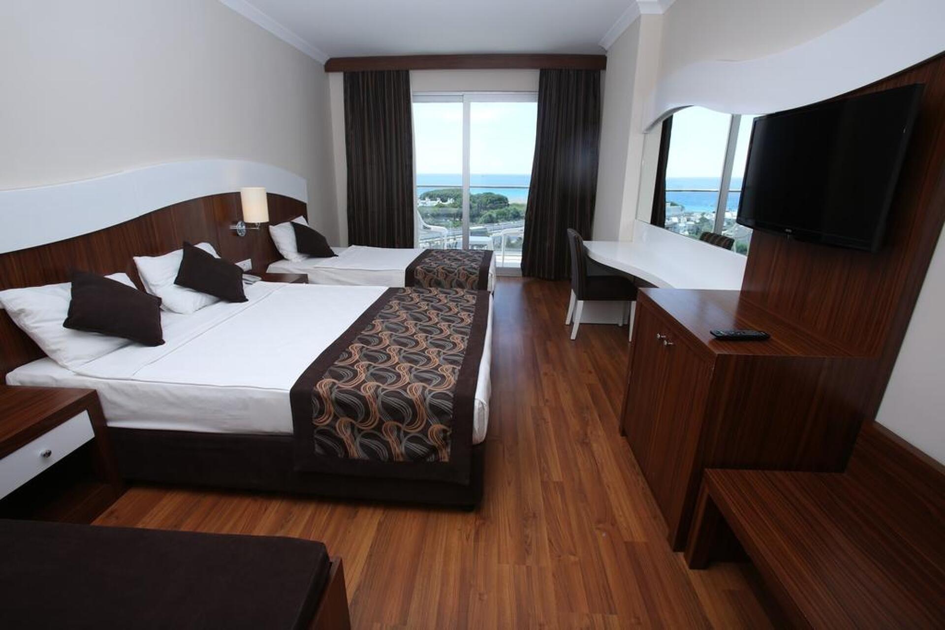 Throne Beach Resort & Spa 5* 2