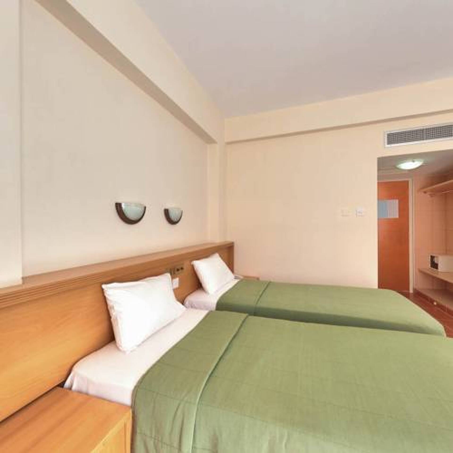 Flamingo Beach 3* 34