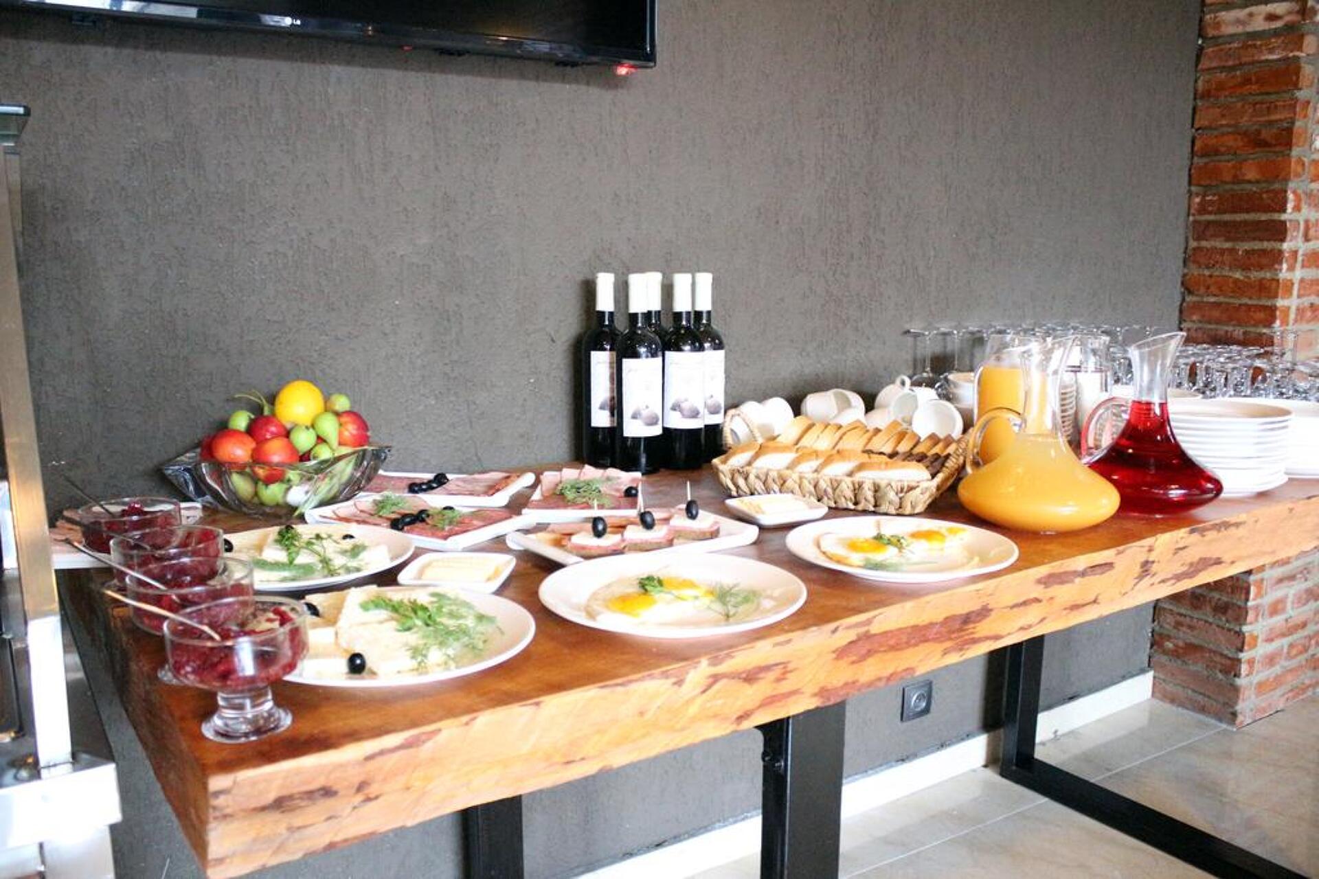 Georgian Wine House 32