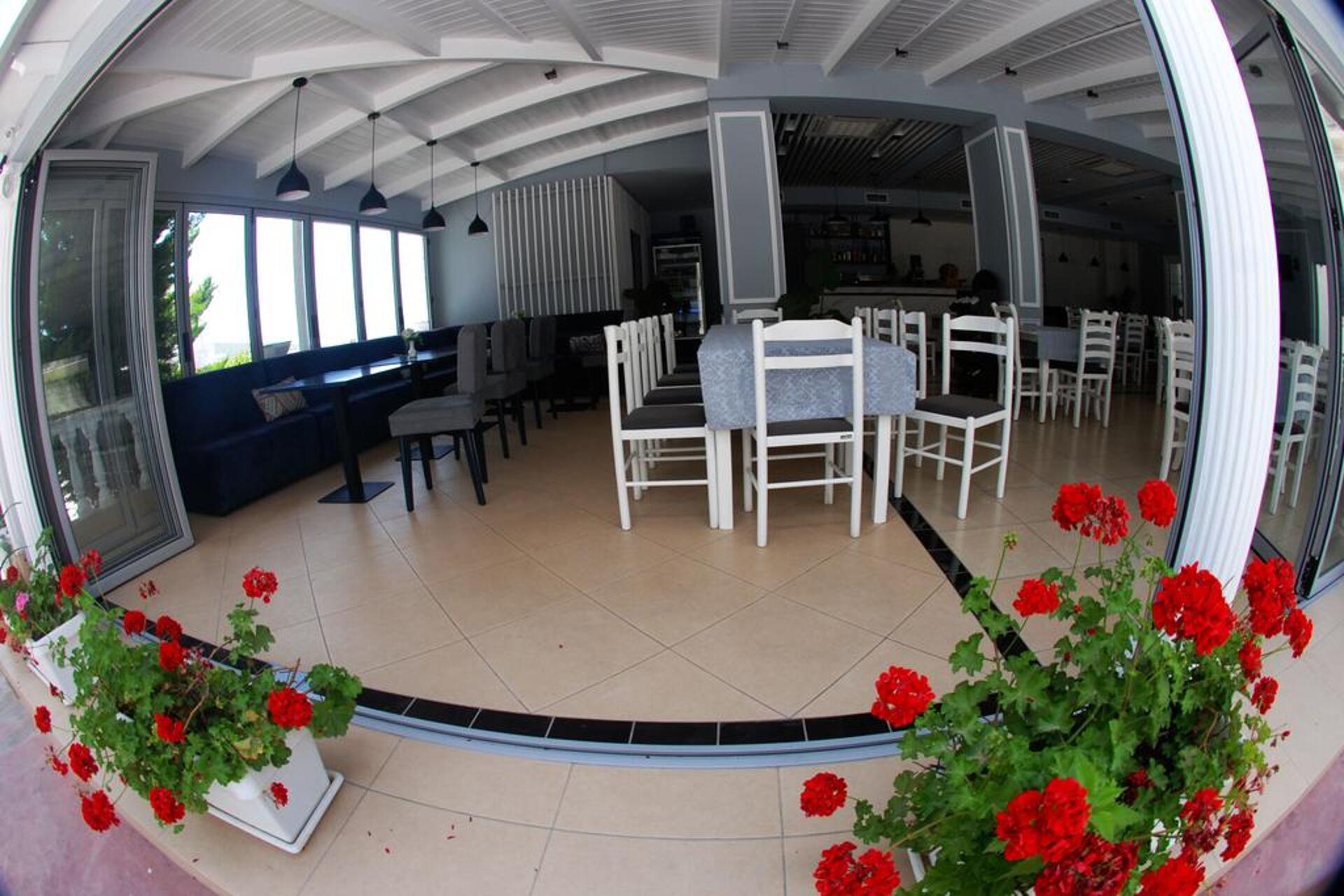Alpha Hotel 3* 4