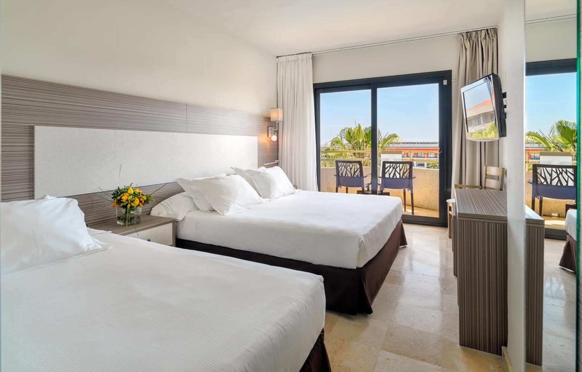 H10 Cambrils Playa 3* 5