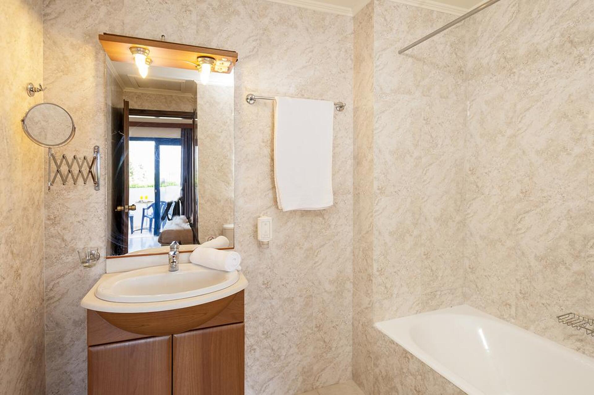 AdelaisAdelais Hotel 3* 6