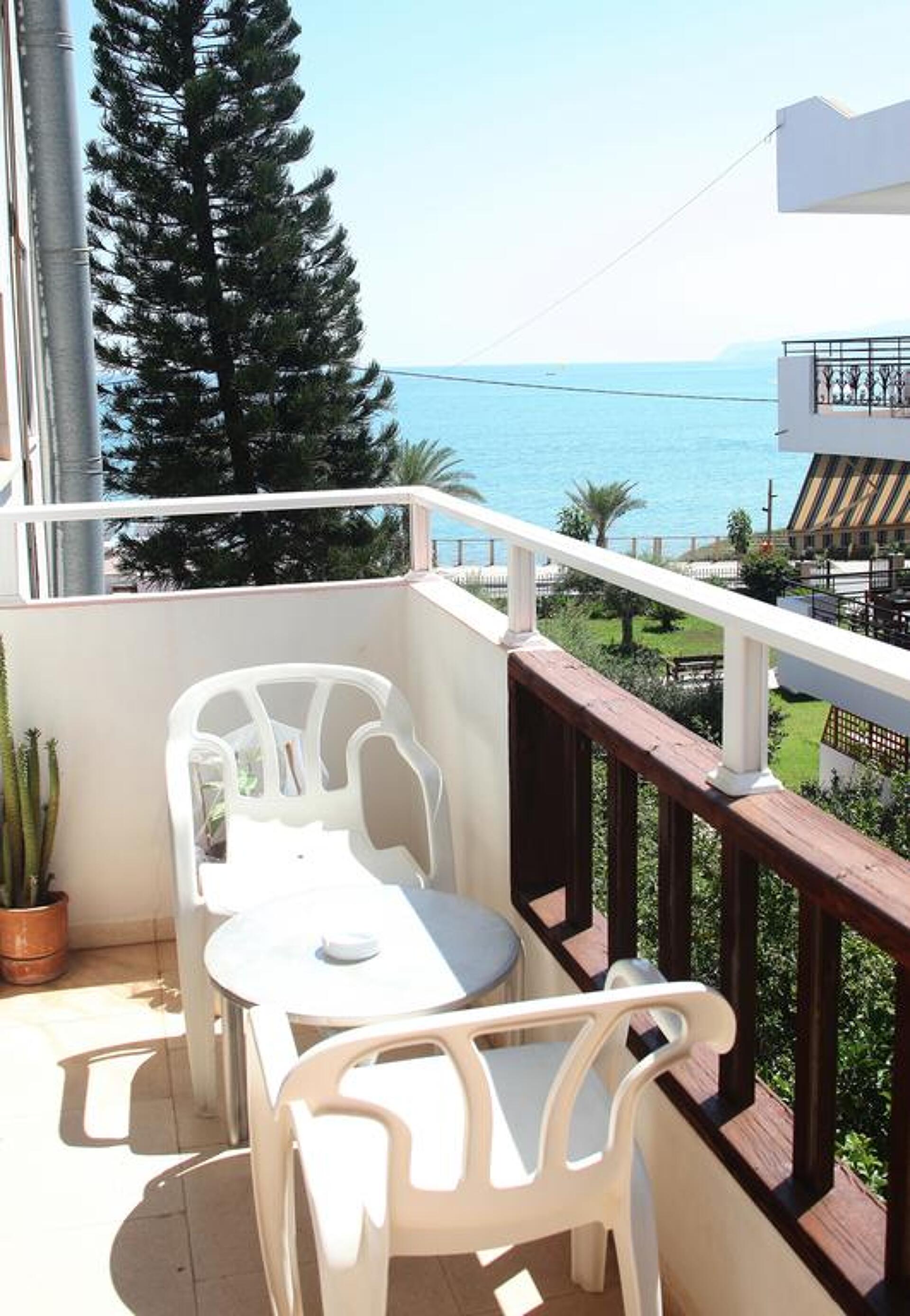 Thisvi Hotel 2* 11