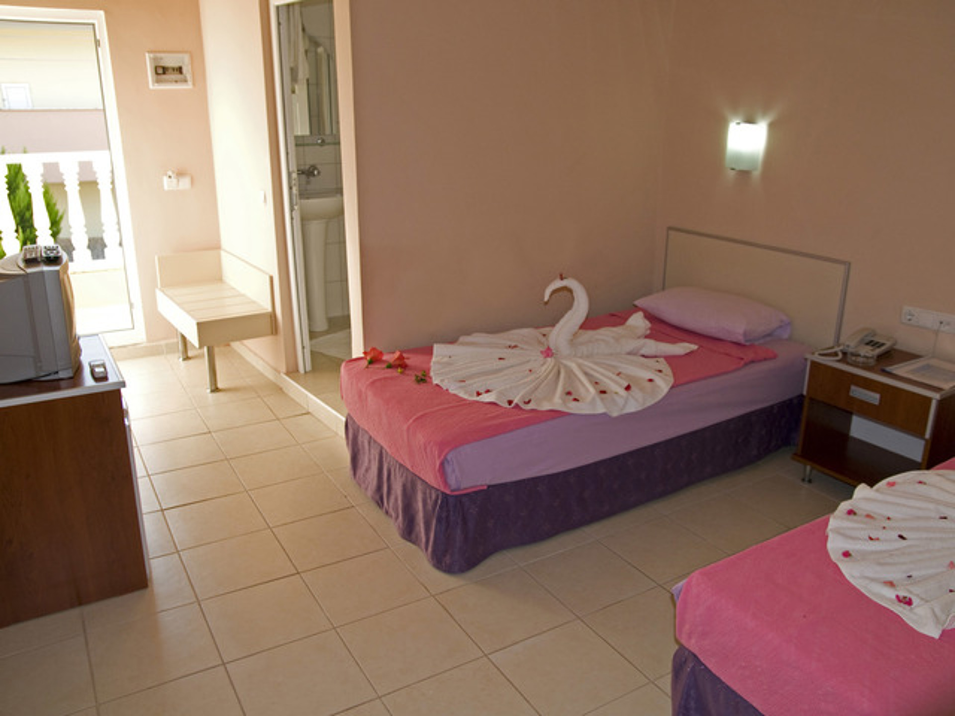 Sayanora Hotel 8