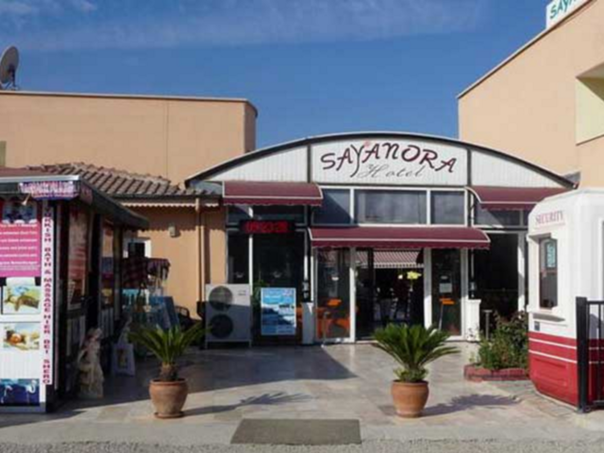 Sayanora Hotel 9