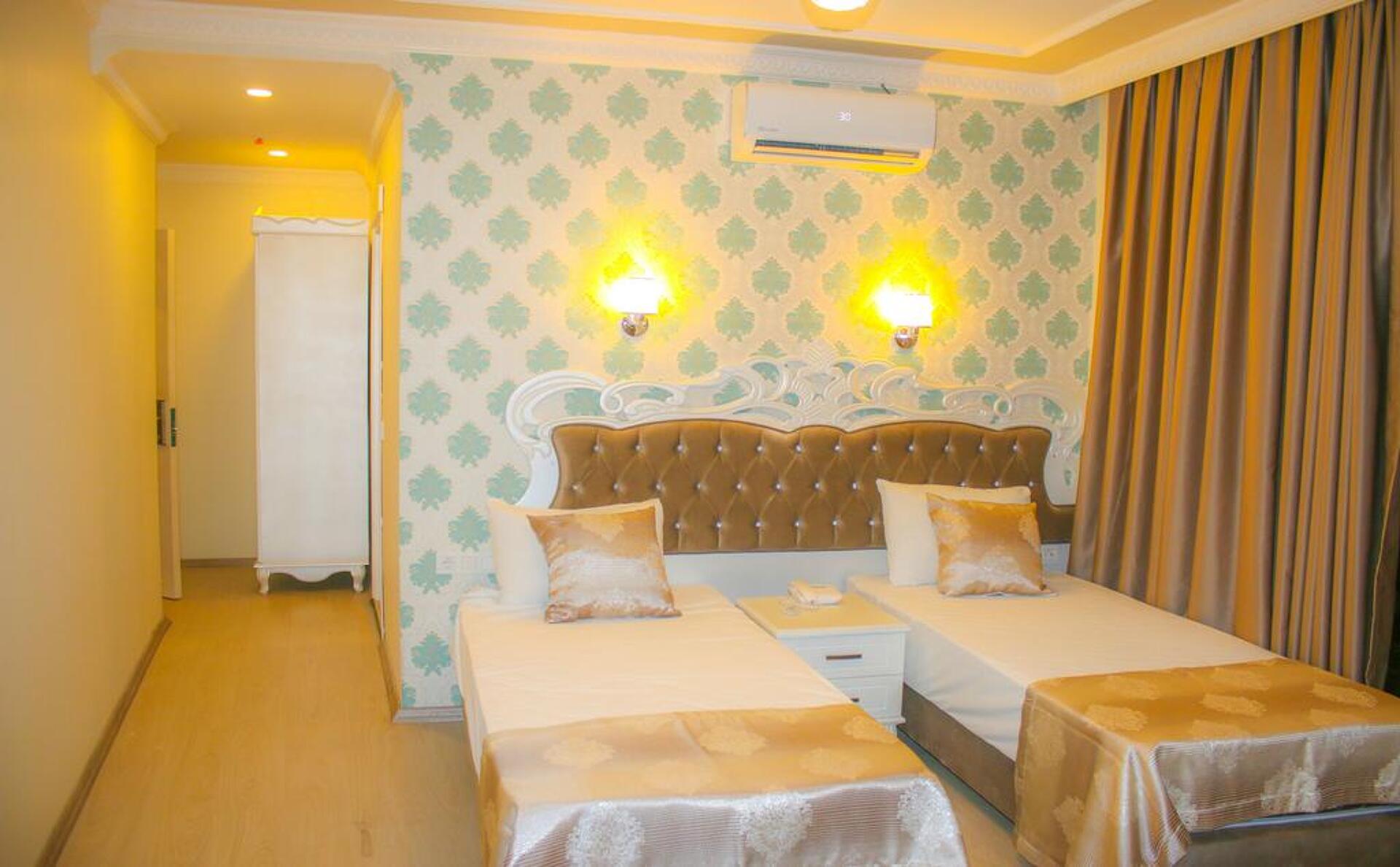 Deluxe Newport Hotel 28