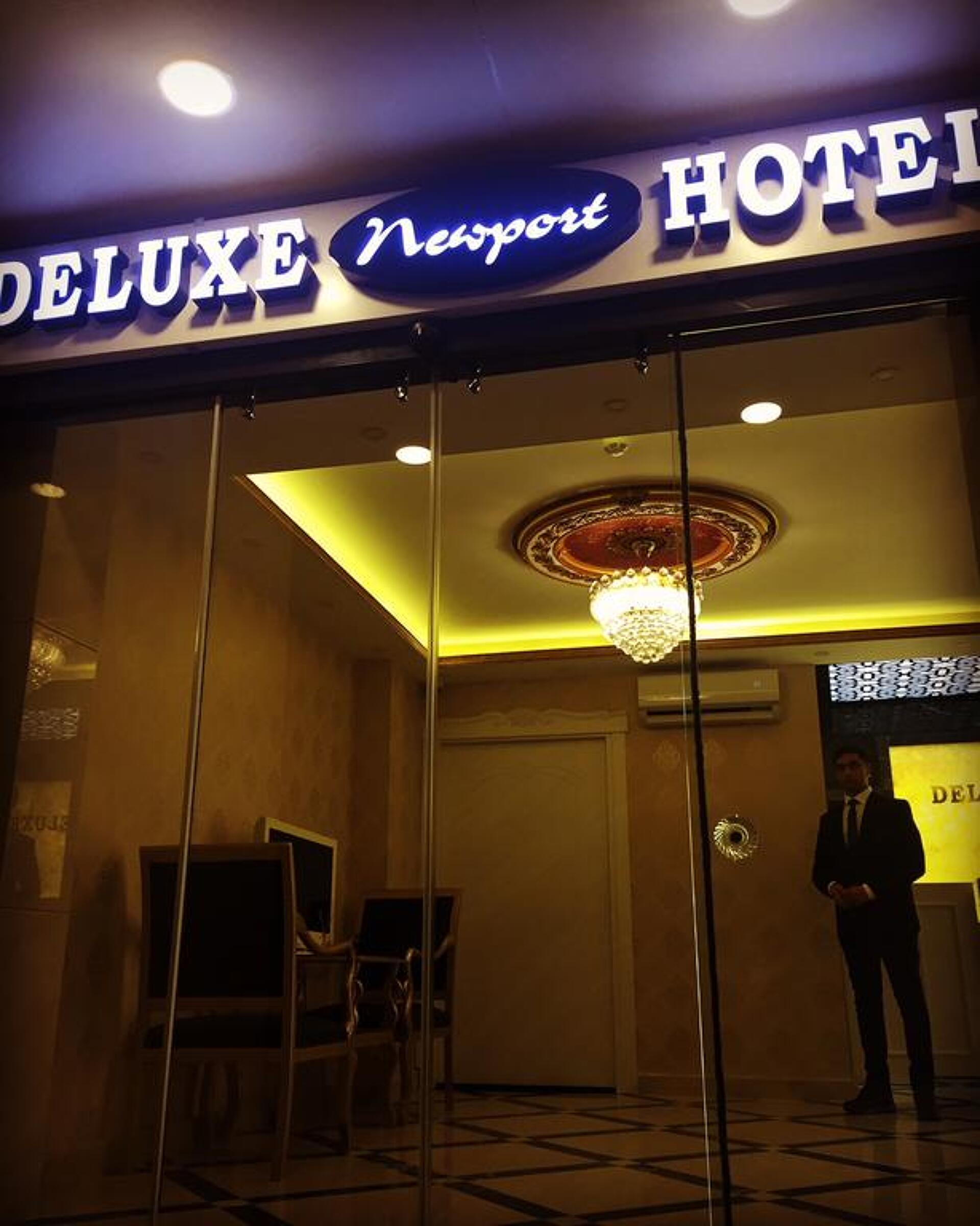 Deluxe Newport Hotel 6