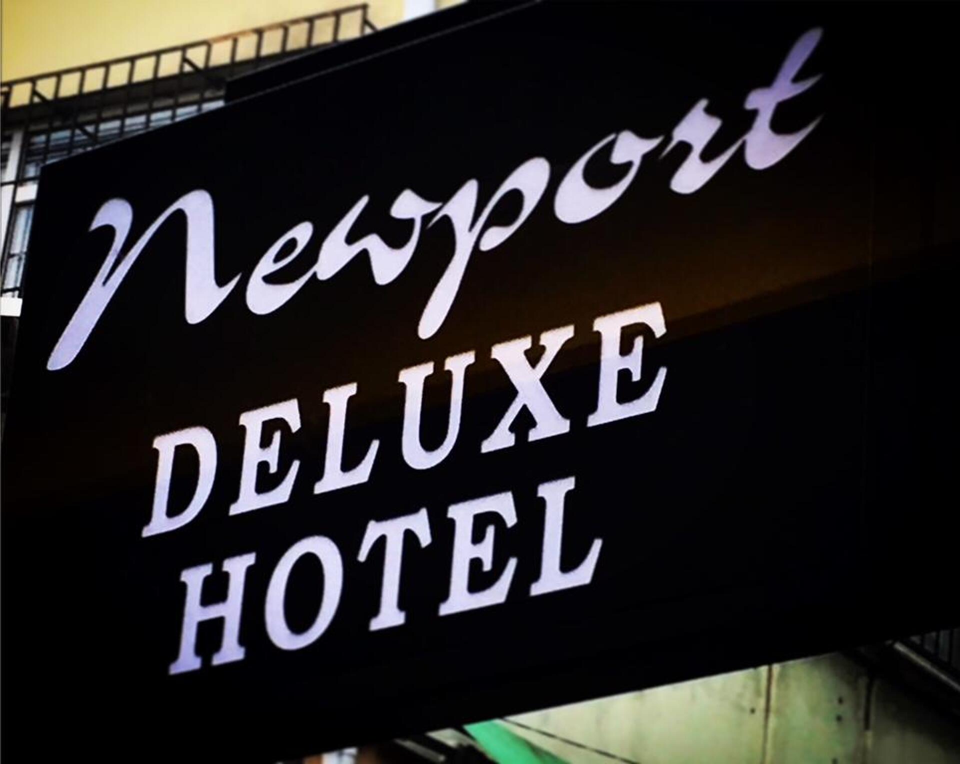 Deluxe Newport Hotel 1