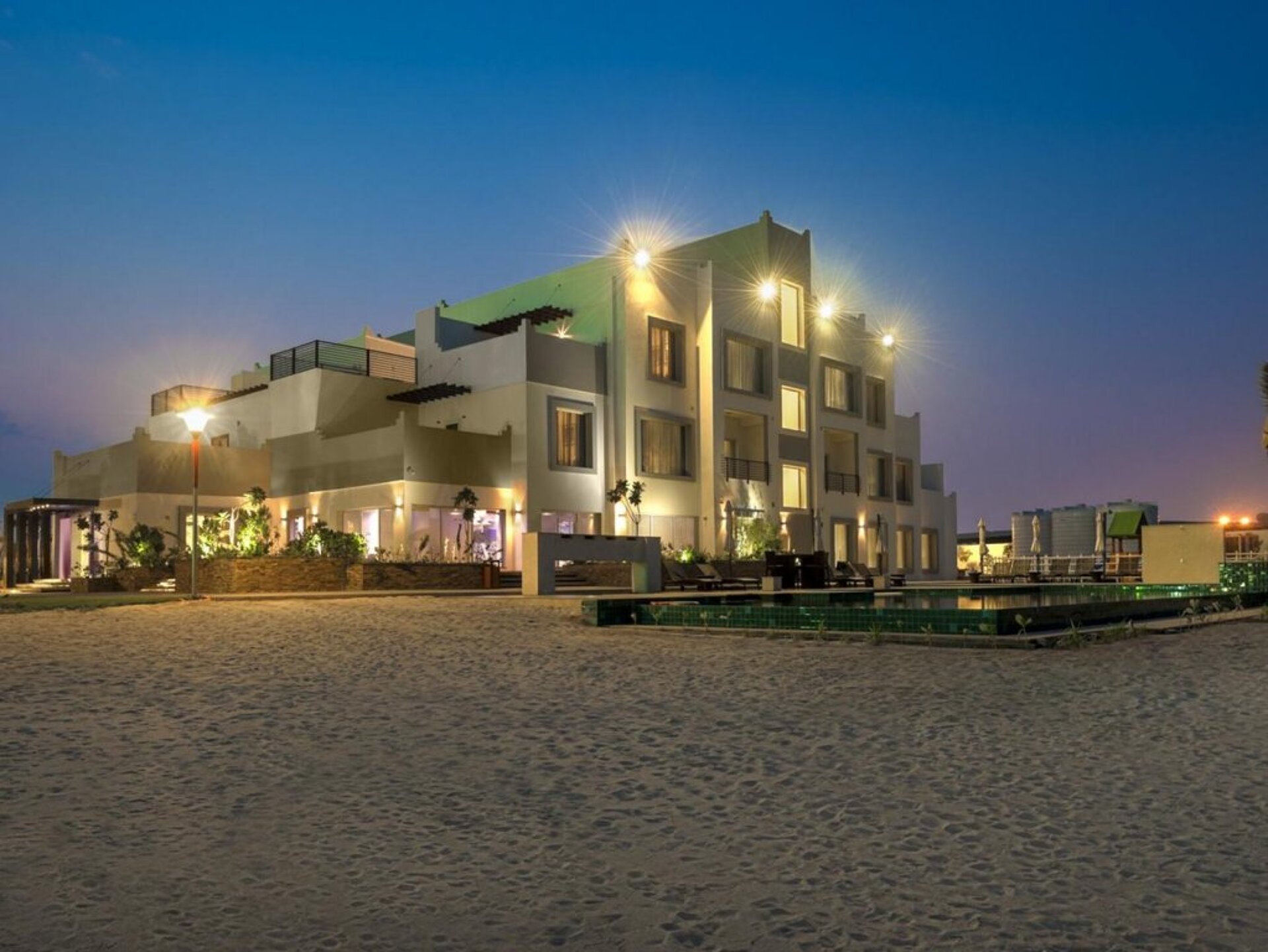 Pearl Beach Hotel & Spa 3* 7