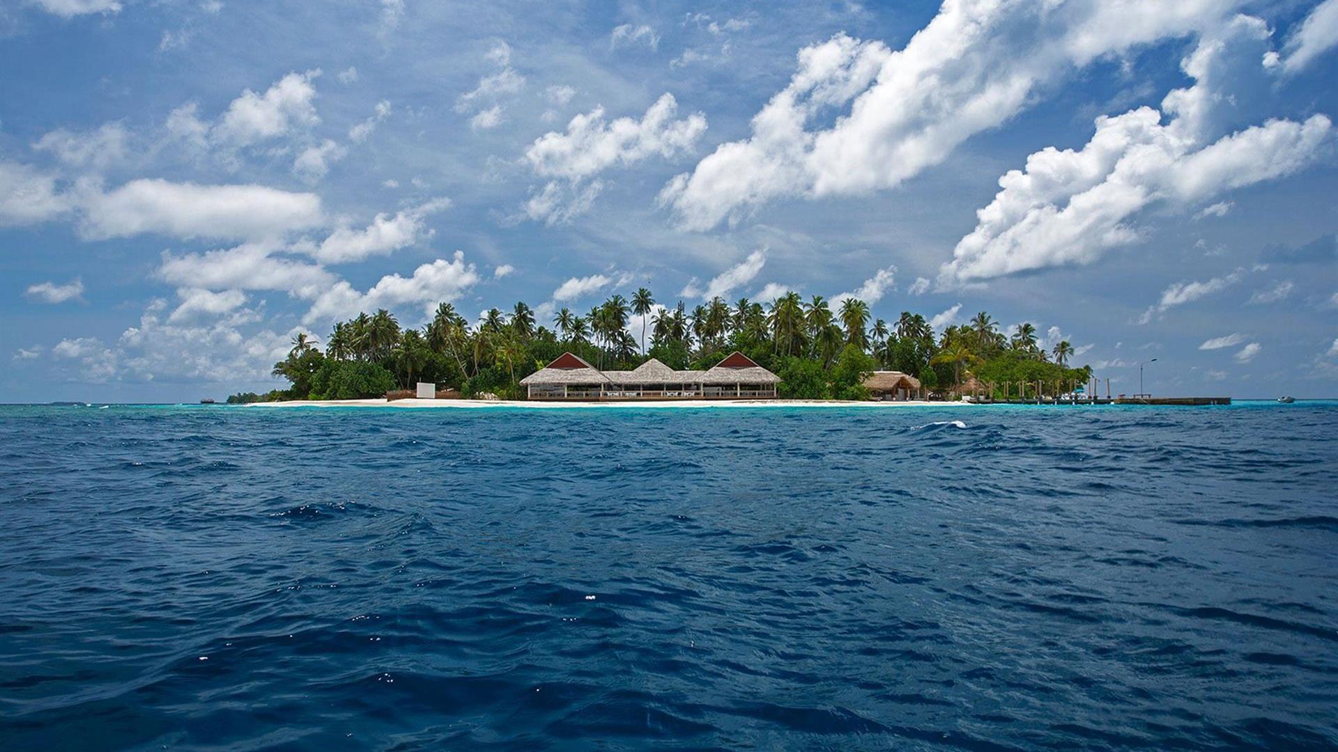 Malahini Kuda Bandos Resort 1