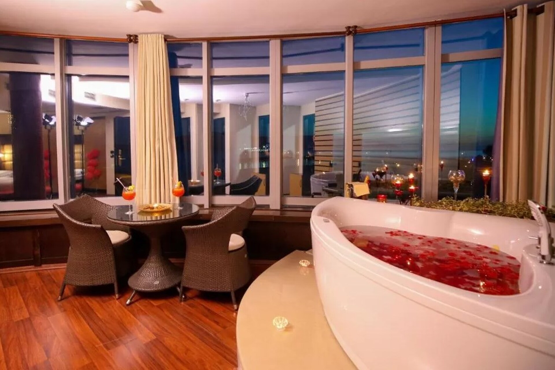 Vlora International 5* 10
