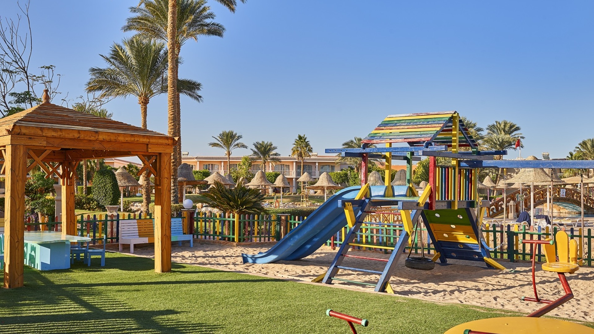 Parrotel Beach Resort  24
