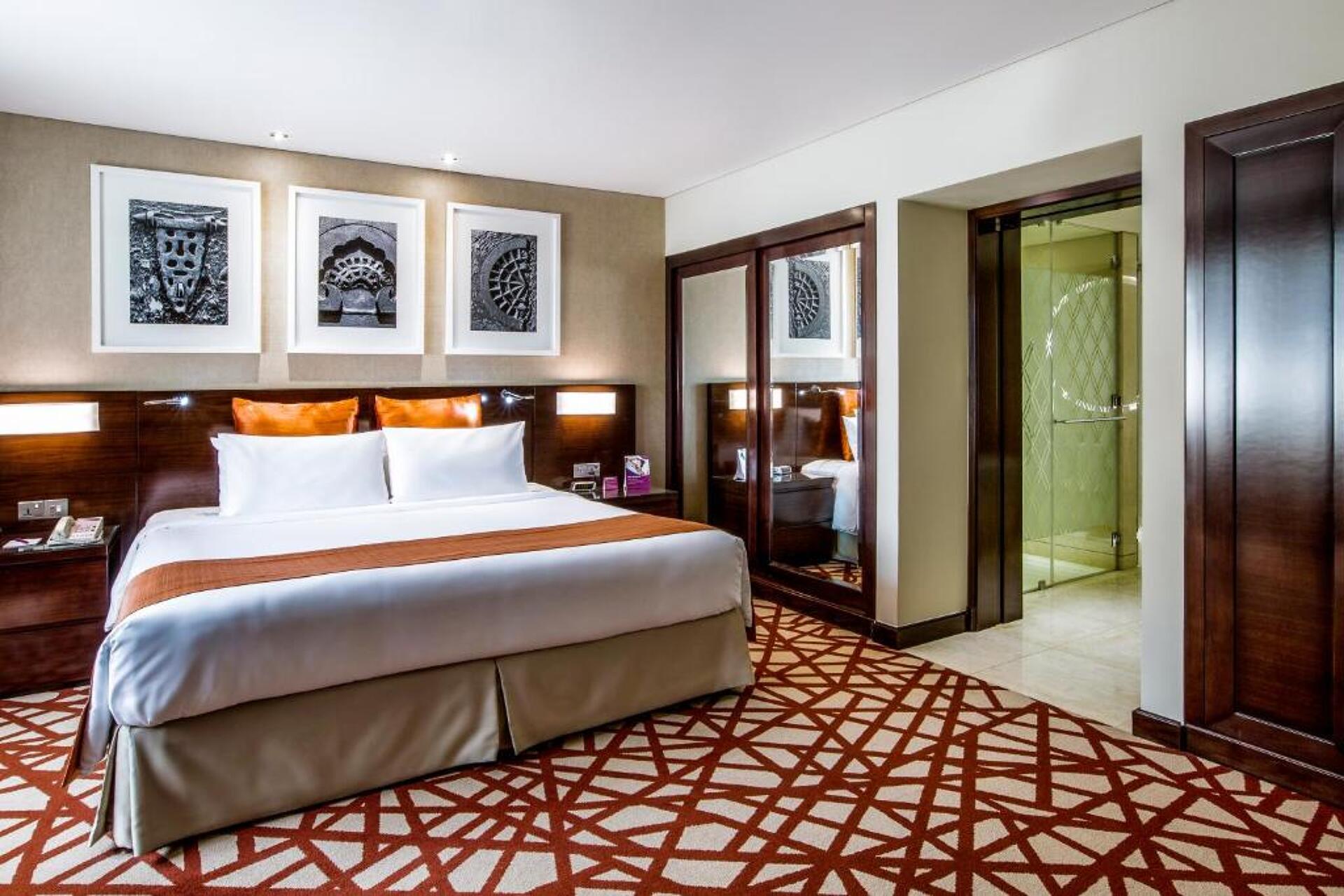 Crowne Plaza Dubai Deira 5* 7