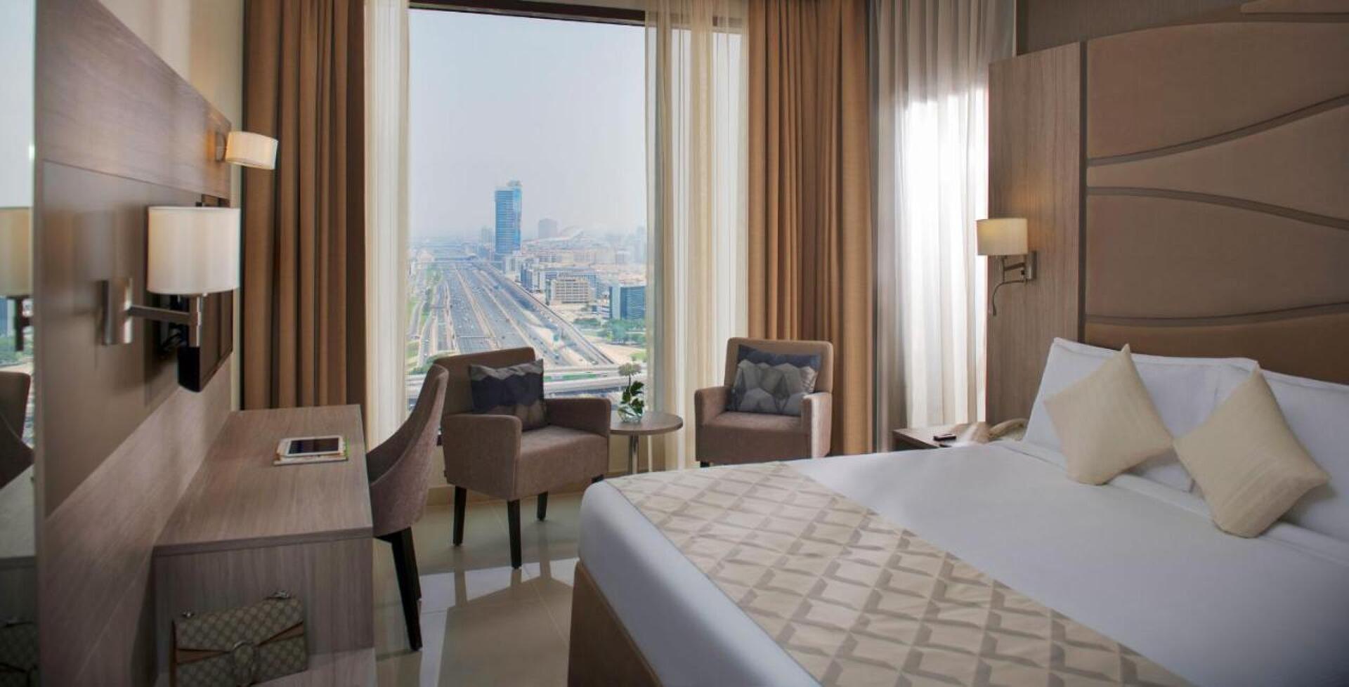 Two Seasons Hotel & Apartments 4* 7