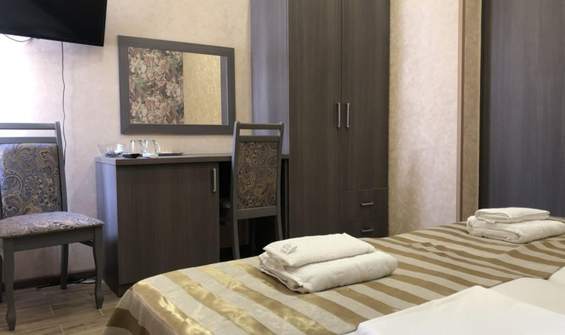 Rich Hotel 19