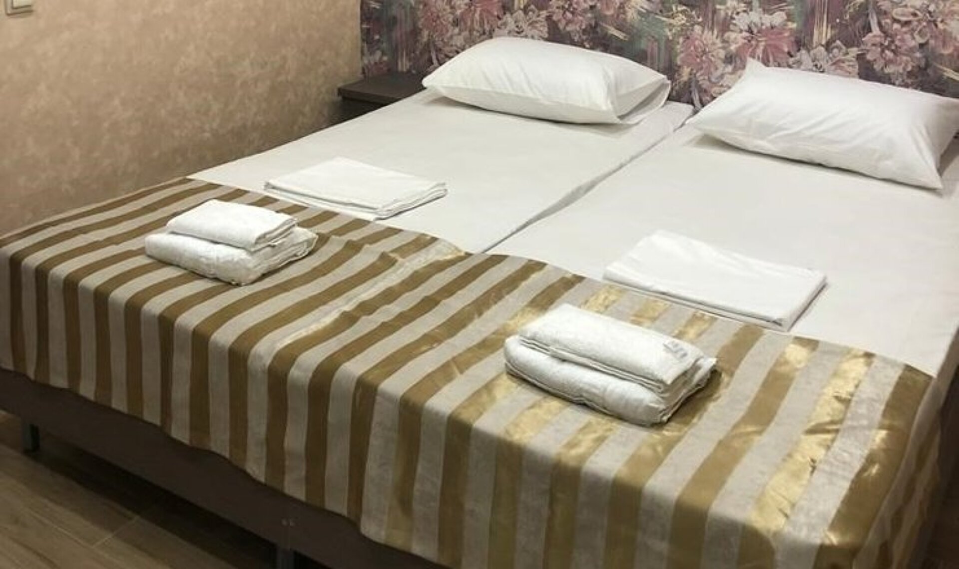 Rich Hotel 27