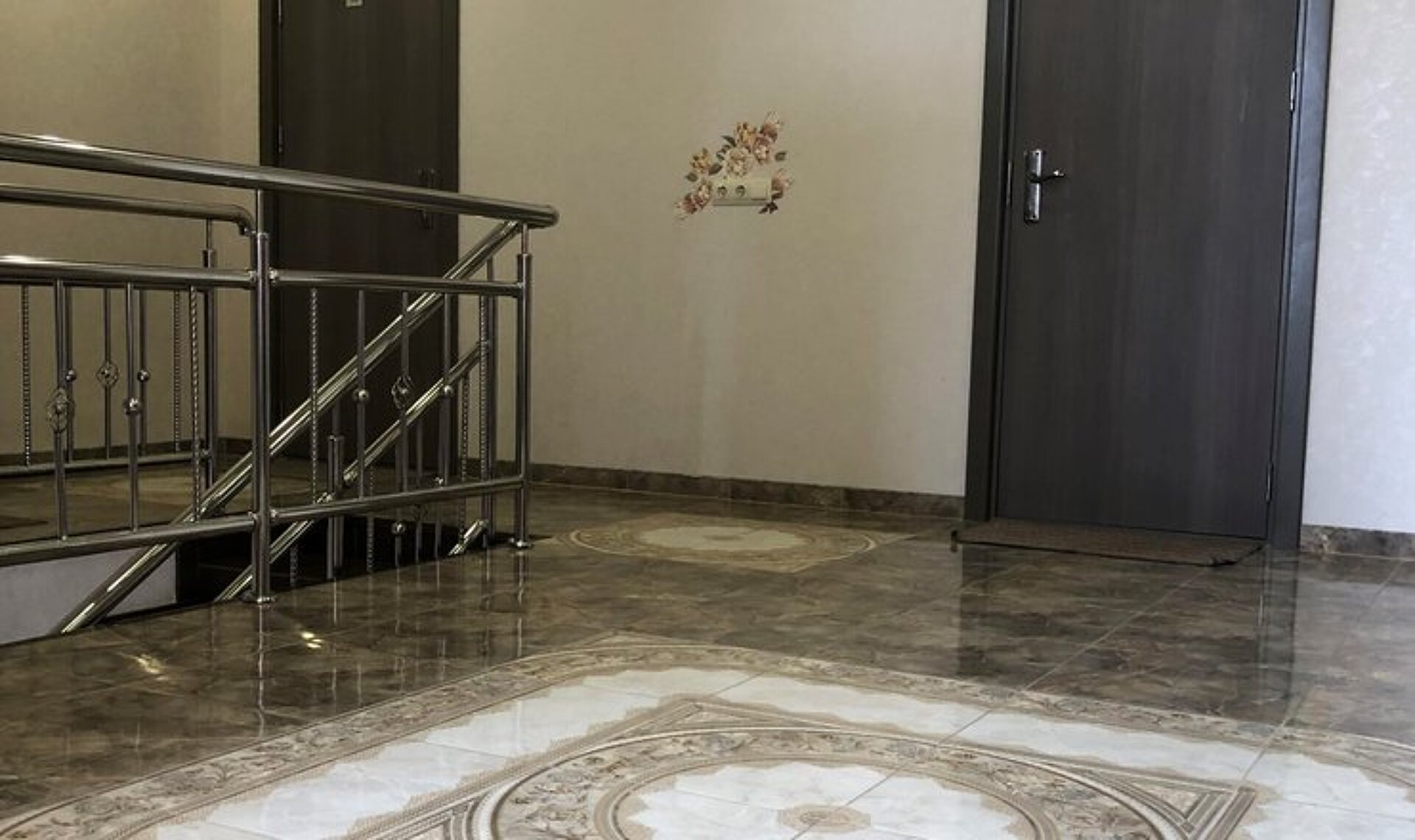 Rich Hotel 29